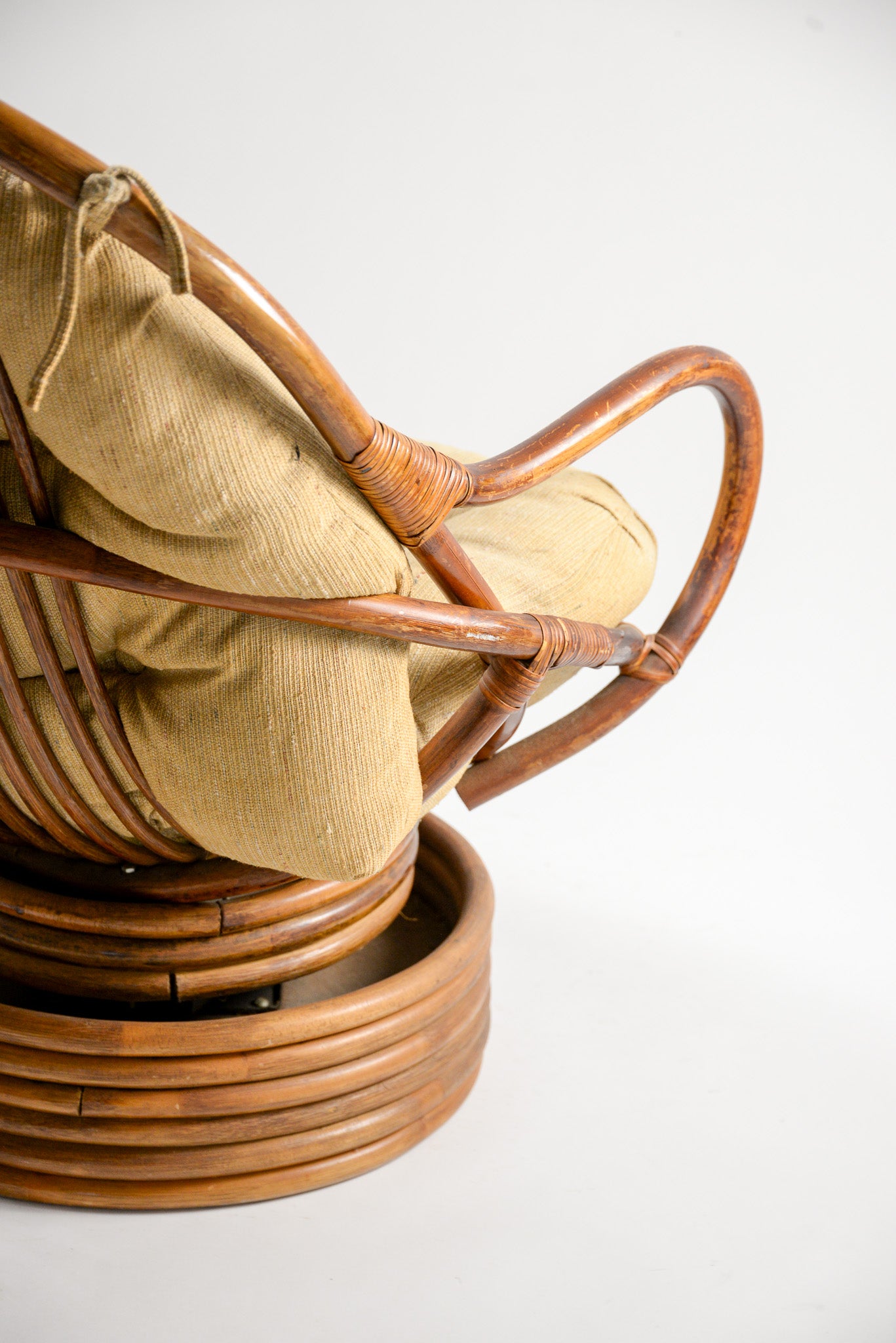 Vintage Rattan Swivel Lounge Chair / ヴィンテージ ラタン スウィーベル ラウンジチェア