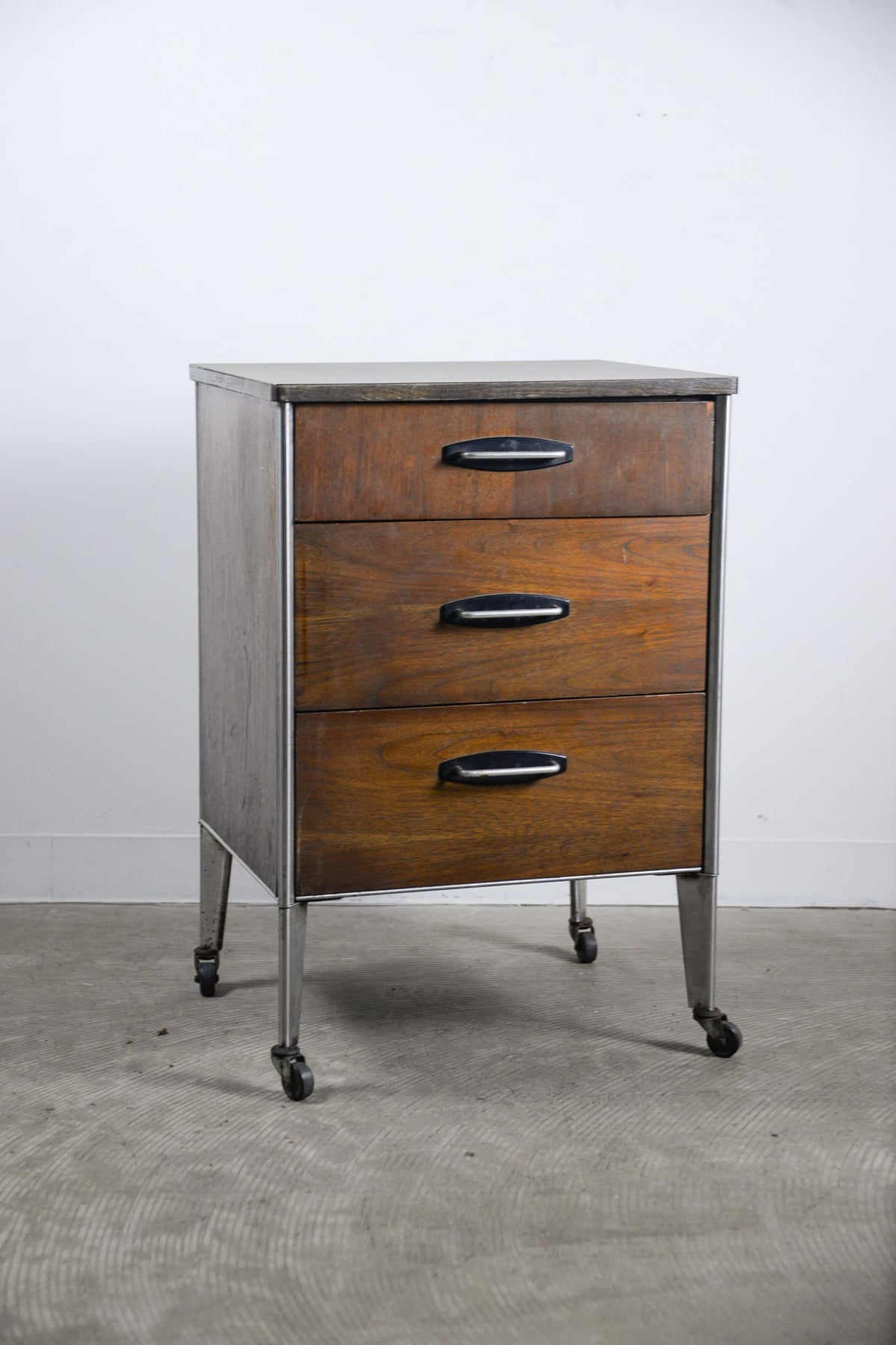Medical Cabinet by Raymond Loewy for Hill-Rom / レイモンド・ローウィ ヒルロム社 メディカルキャビネット