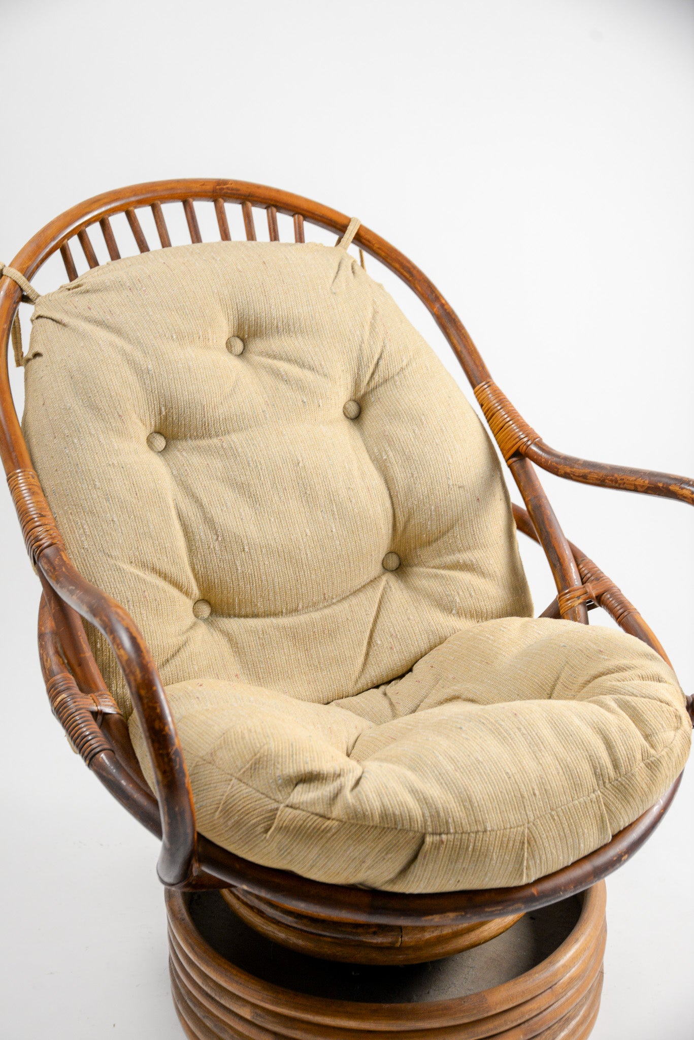 Vintage Rattan Swivel Lounge Chair / ヴィンテージ ラタン スウィーベル ラウンジチェア