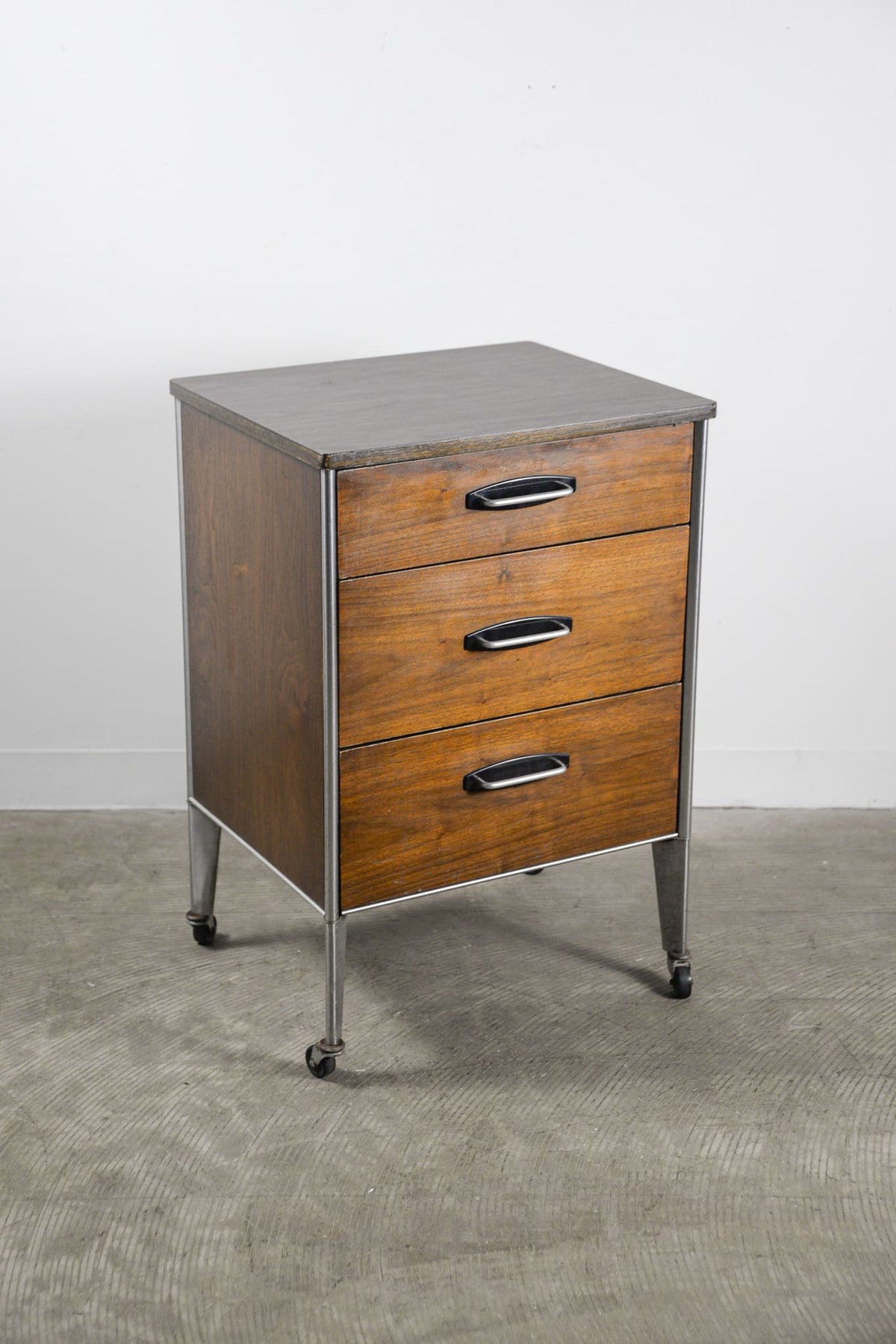 Medical Cabinet by Raymond Loewy for Hill-Rom / レイモンド・ローウィ ヒルロム社 メディカルキャビネット