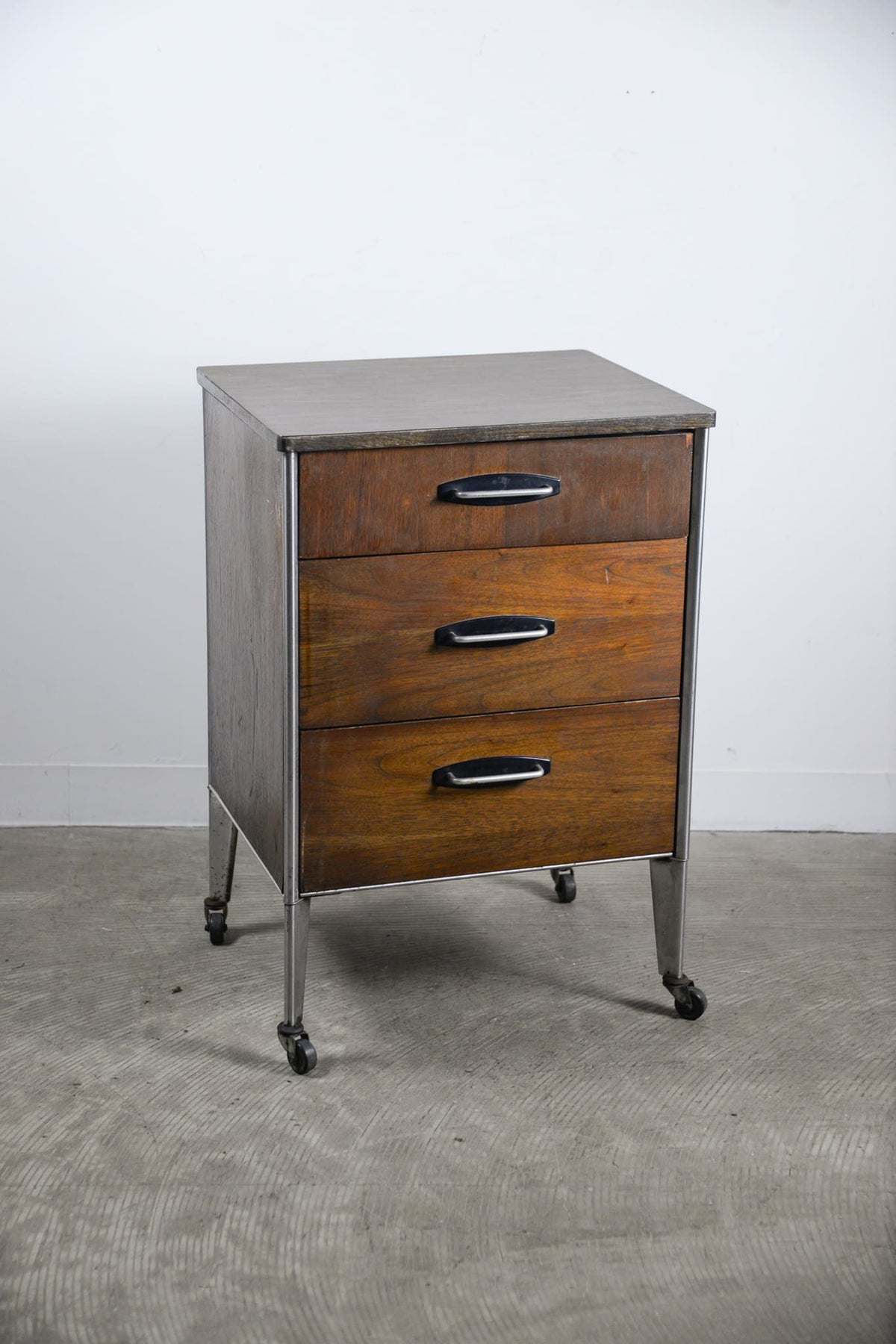 Medical Cabinet by Raymond Loewy for Hill-Rom / レイモンド・ローウィ ヒルロム社 メディカルキャビネット