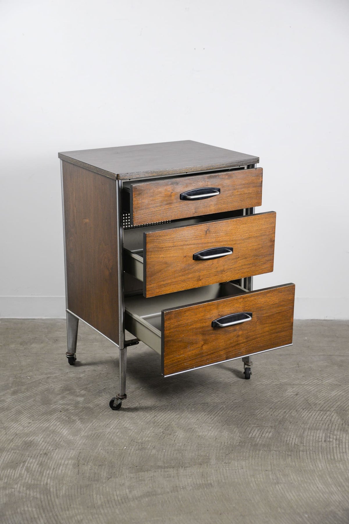 Medical Cabinet by Raymond Loewy for Hill-Rom / レイモンド・ローウィ ヒルロム社 メディカルキャビネット
