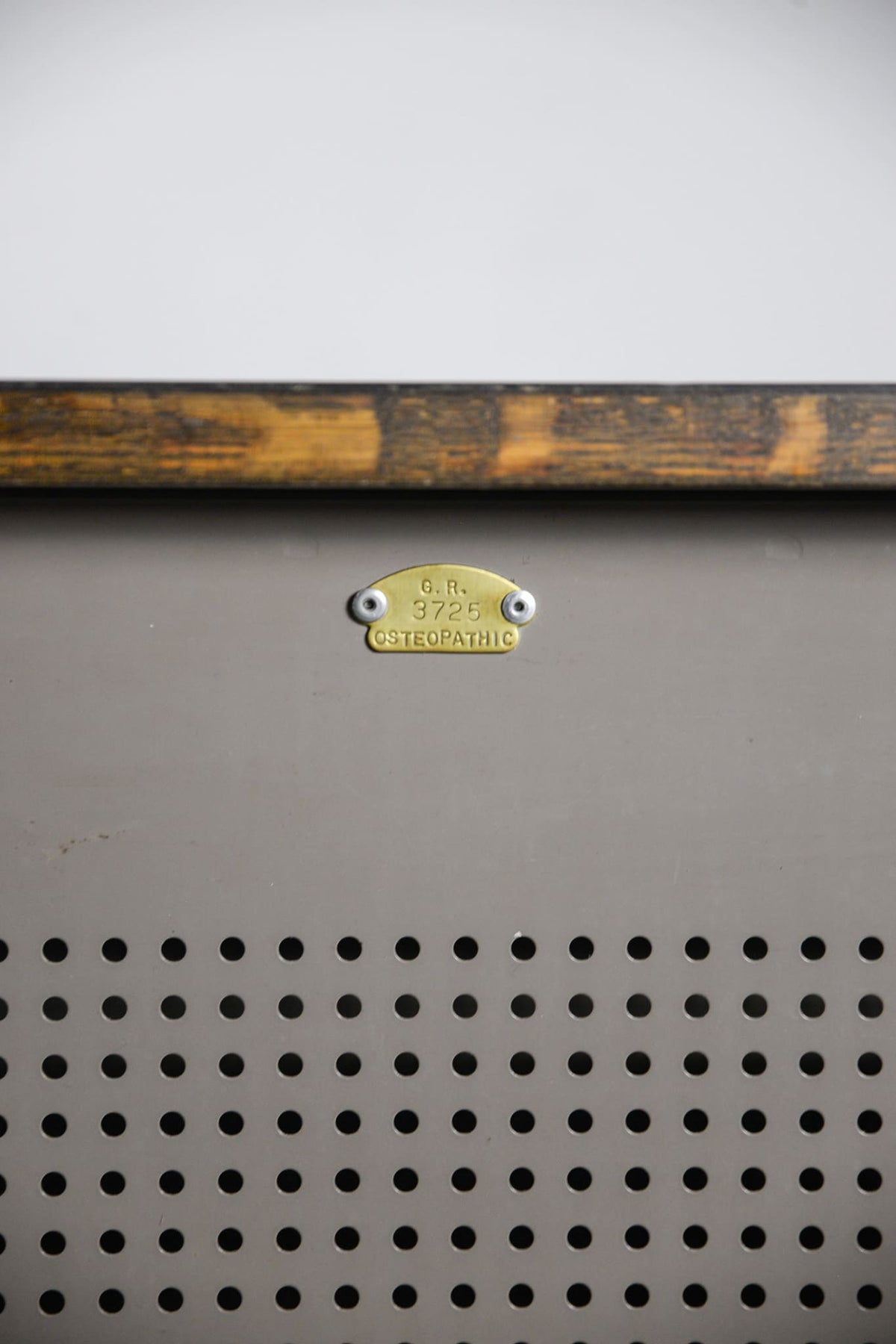 Medical Cabinet by Raymond Loewy for Hill-Rom / レイモンド・ローウィ ヒルロム社 メディカルキャビネット