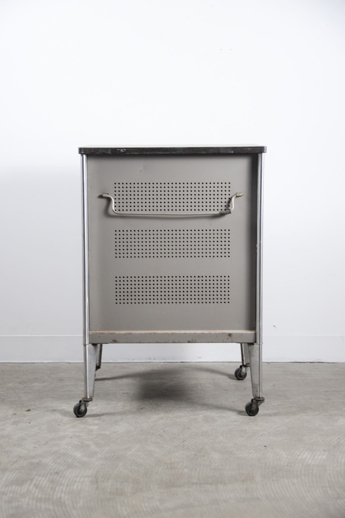 Medical Cabinet by Raymond Loewy for Hill-Rom / レイモンド・ローウィ ヒルロム社 メディカルキャビネット