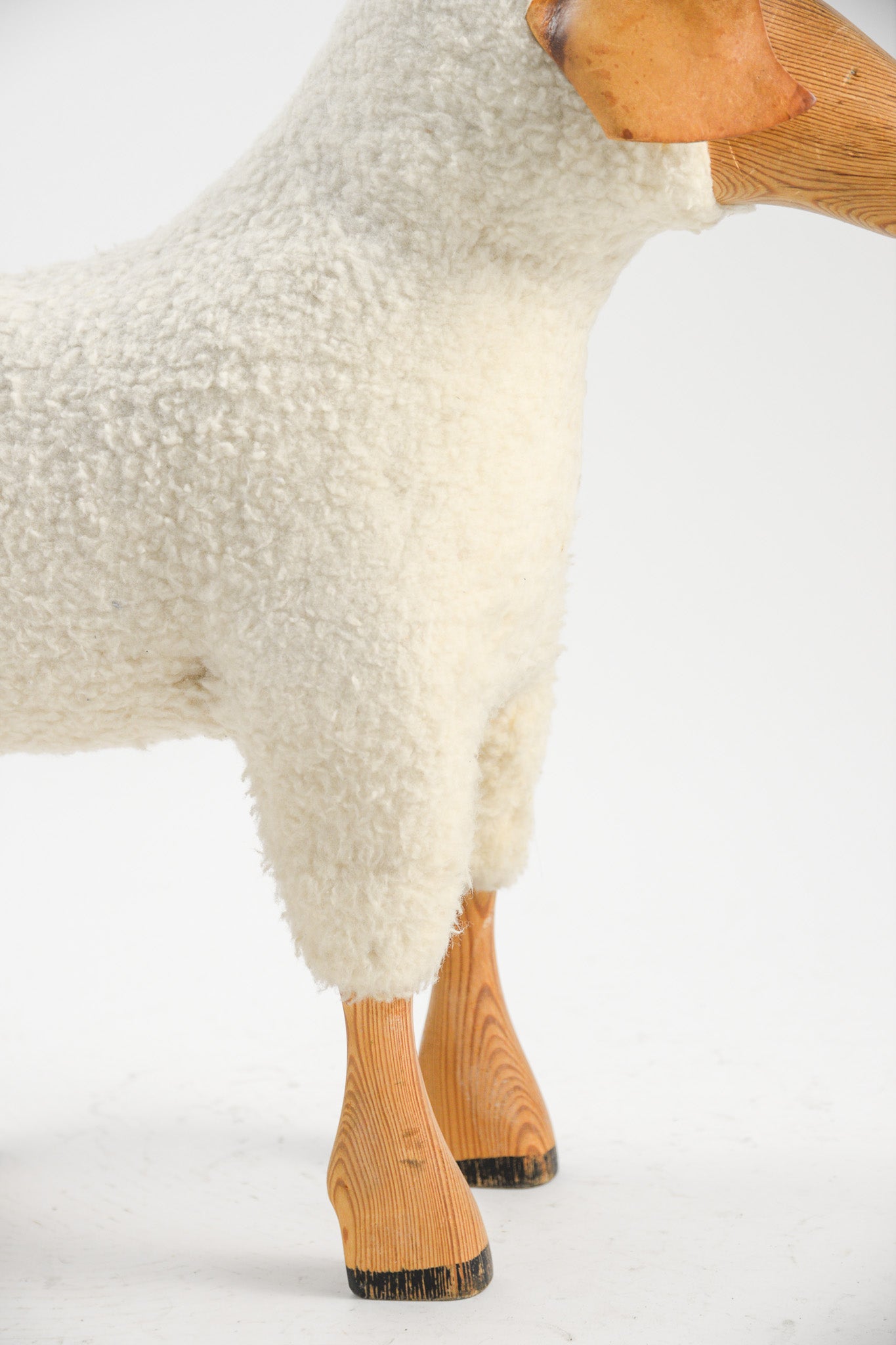 White Sheep Stool / 白ヒツジのスツール