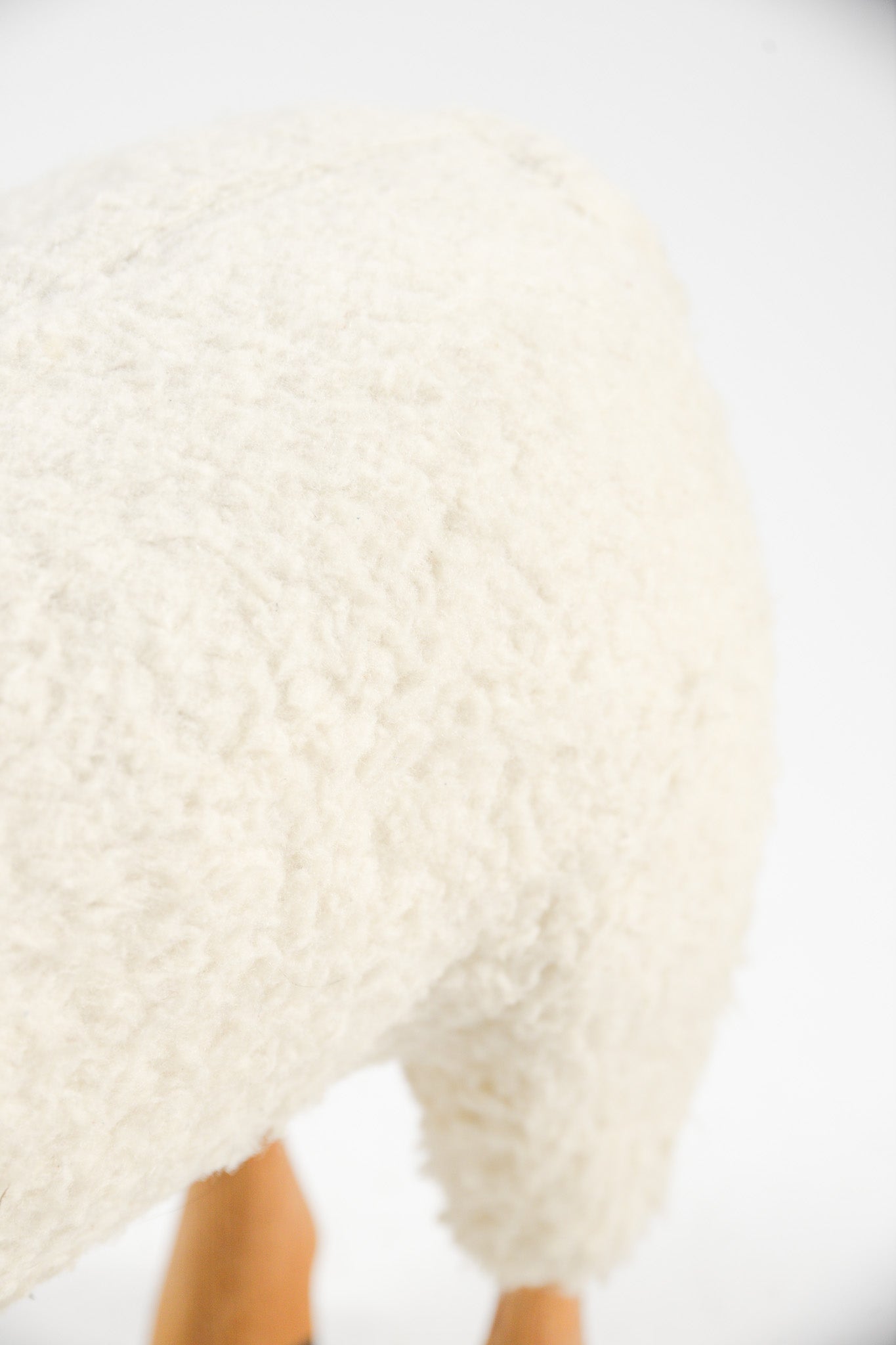 White Sheep Stool / 白ヒツジのスツール
