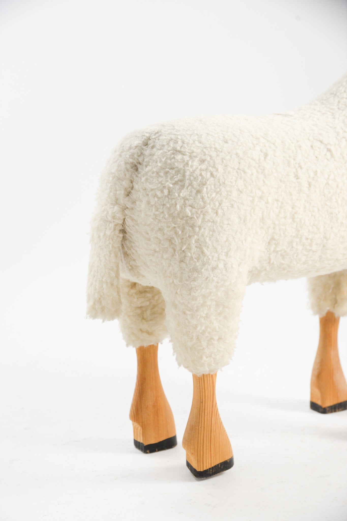 White Sheep Stool / 白ヒツジのスツール