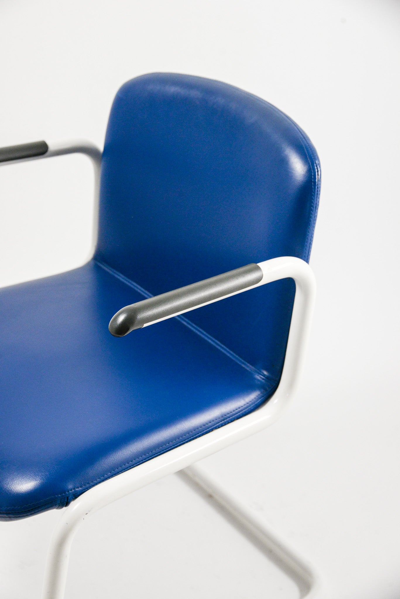 Kinetics Cantilever Armchair / Kinetics社 カンチレバー アームチェア