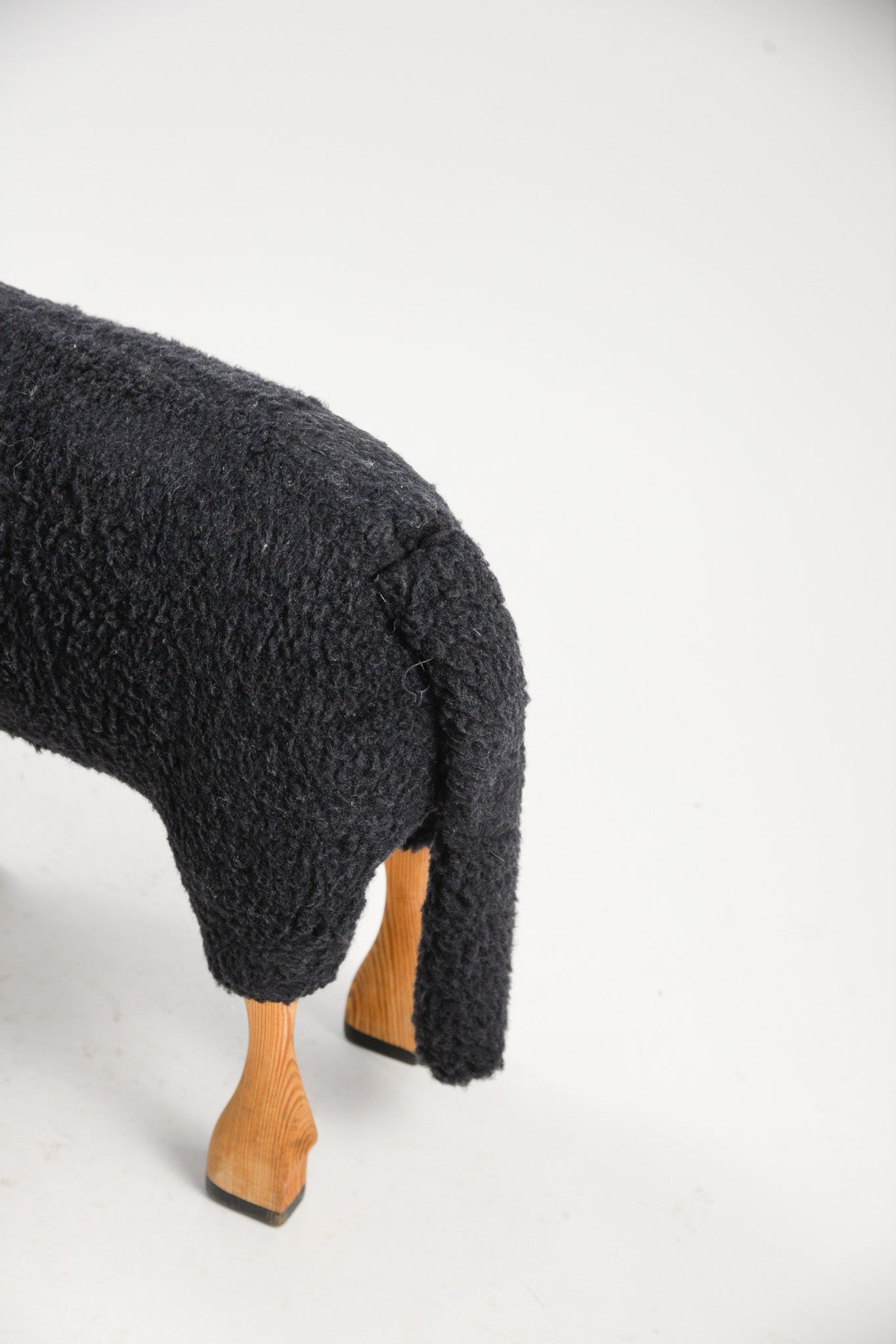 Black Sheep Stool /黒いヒツジのスツール