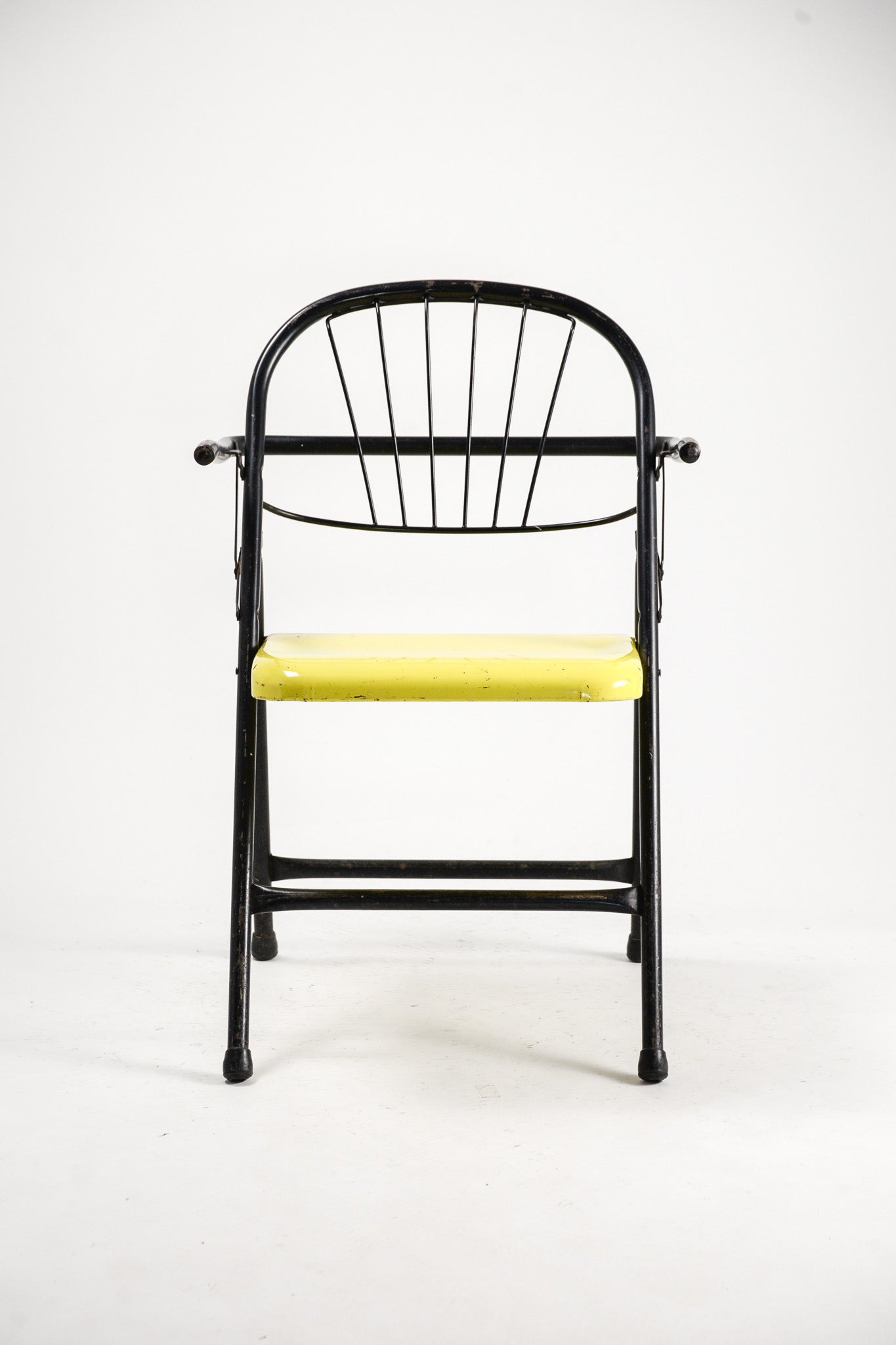 Metal Folding Chair with Armrests / メタルアーム付き折りたたみ椅子