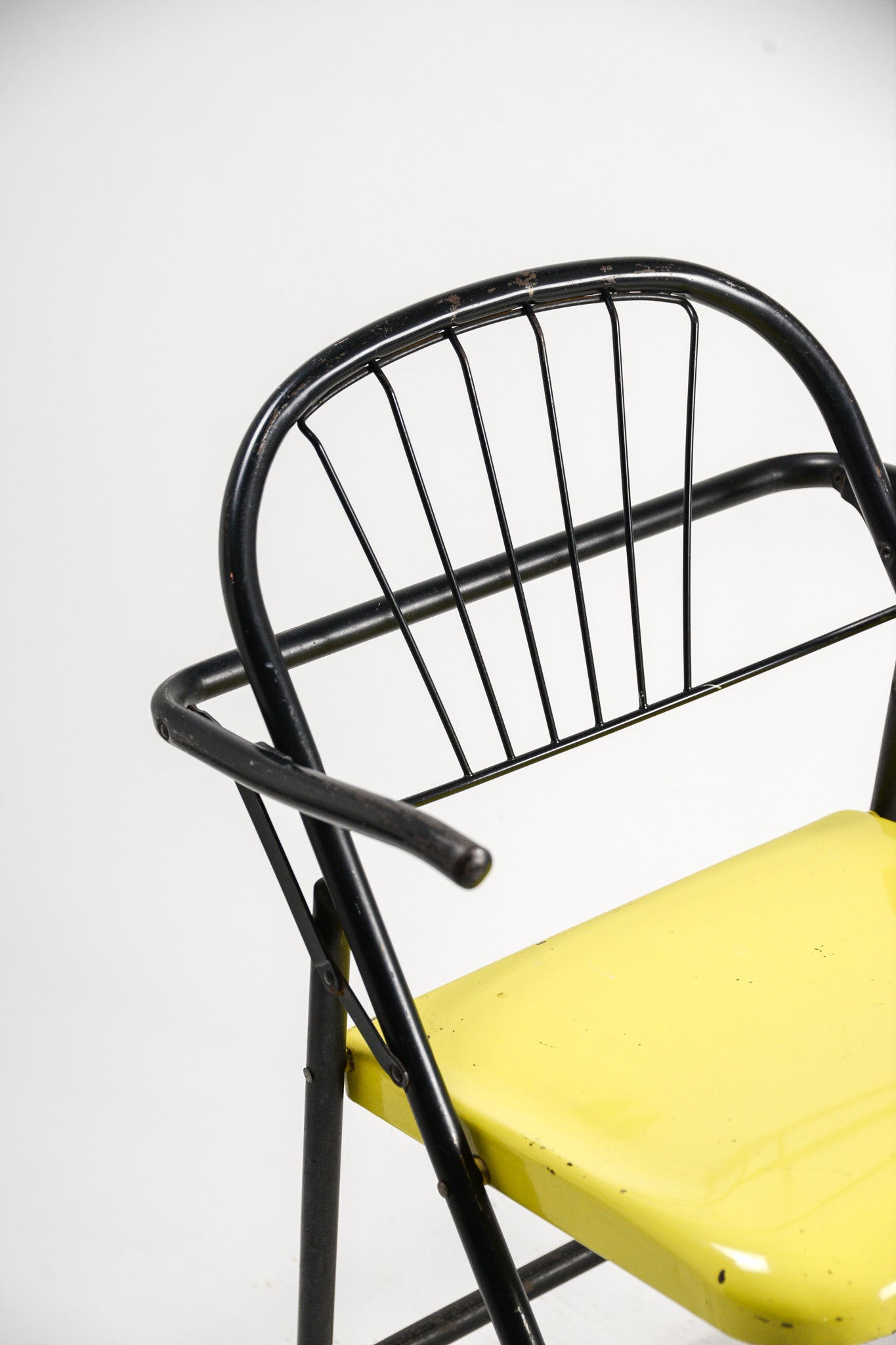 Metal Folding Chair with Armrests / メタルアーム付き折りたたみ椅子