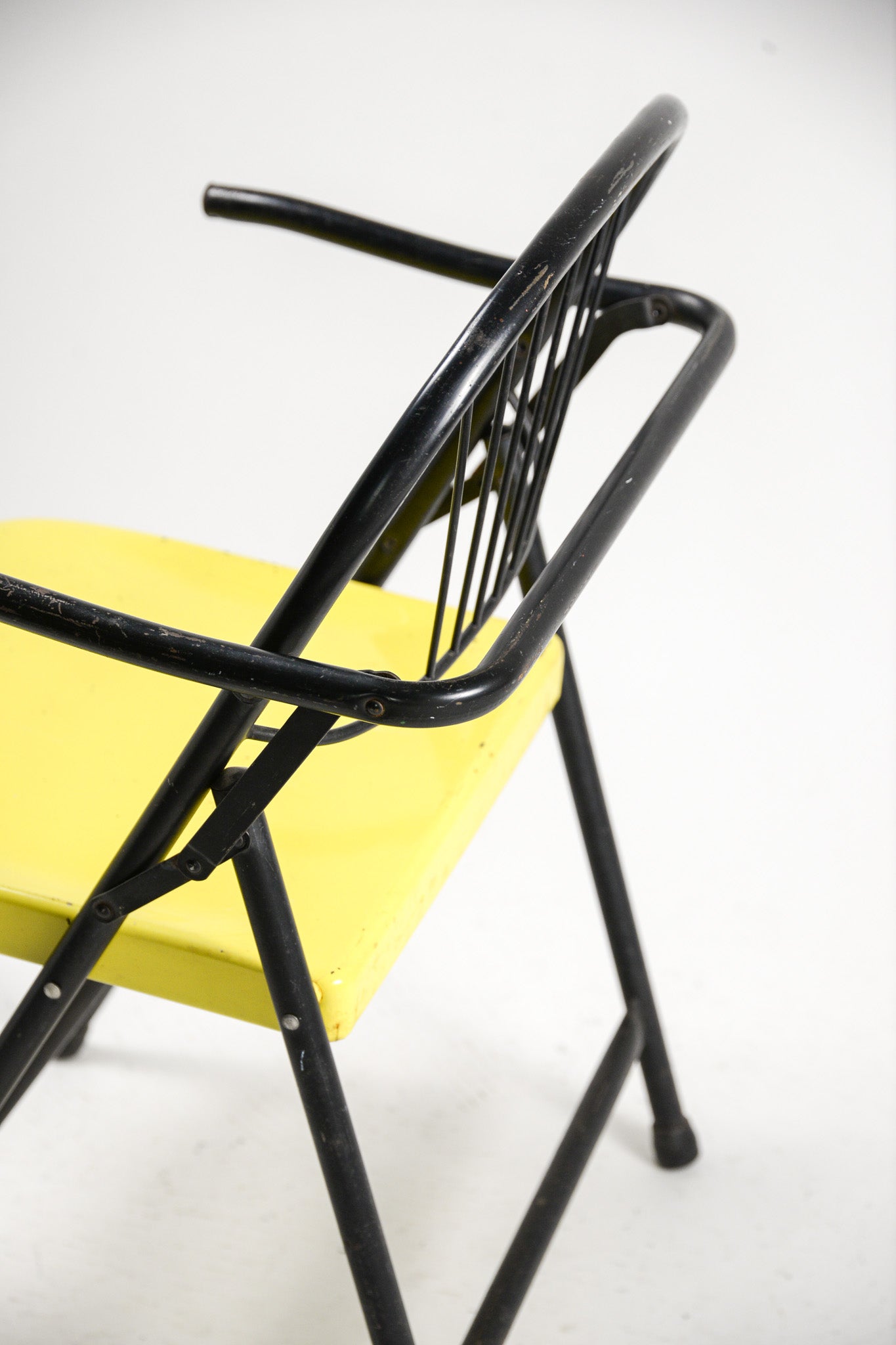 Metal Folding Chair with Armrests / メタルアーム付き折りたたみ椅子