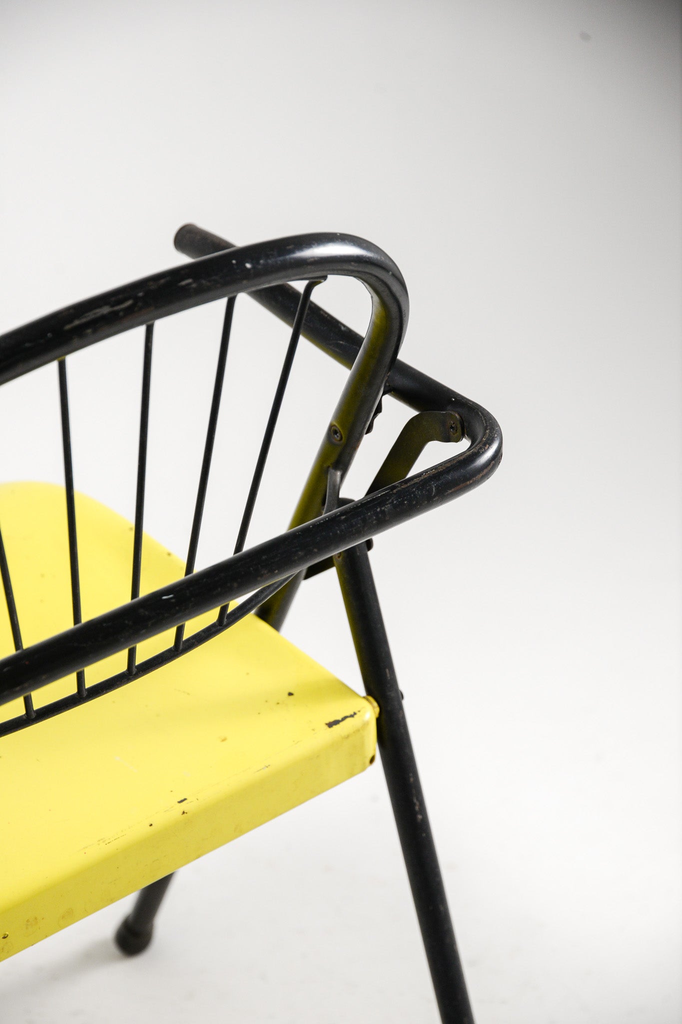 Metal Folding Chair with Armrests / メタルアーム付き折りたたみ椅子