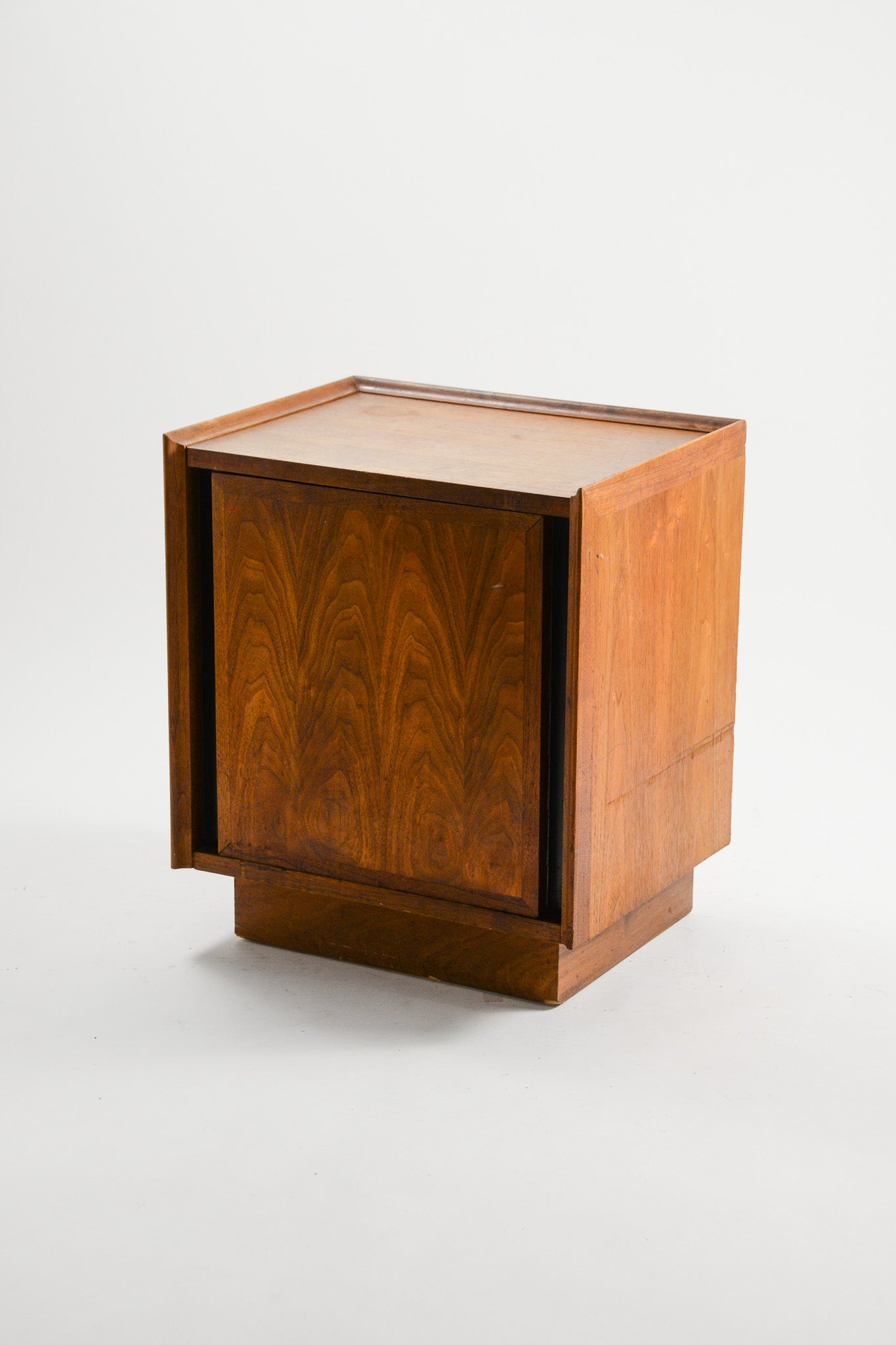 Walnut Nightstand / ウォルナットナイトスタンド