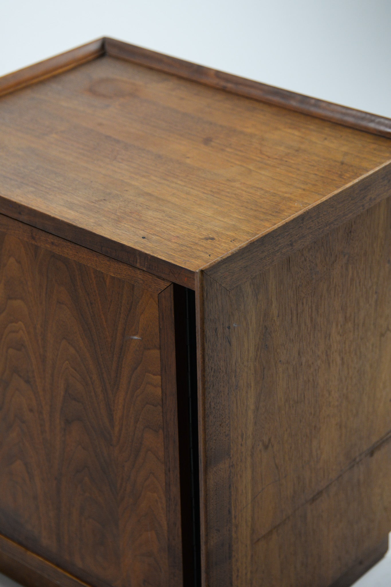 Walnut Nightstand / ウォルナットナイトスタンド