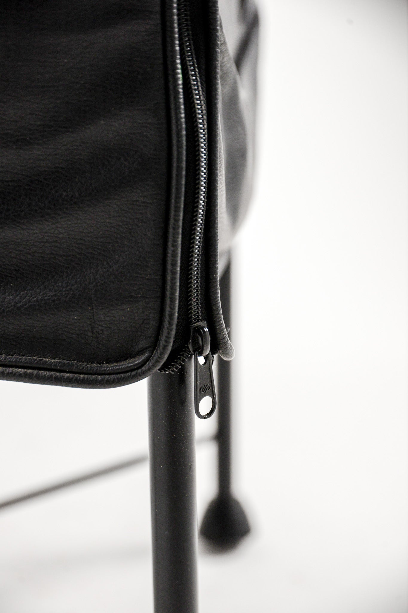 Vintage Black Leather Zipper Chair / ヴィンテージ ブラックレザー ジッパーチェア
