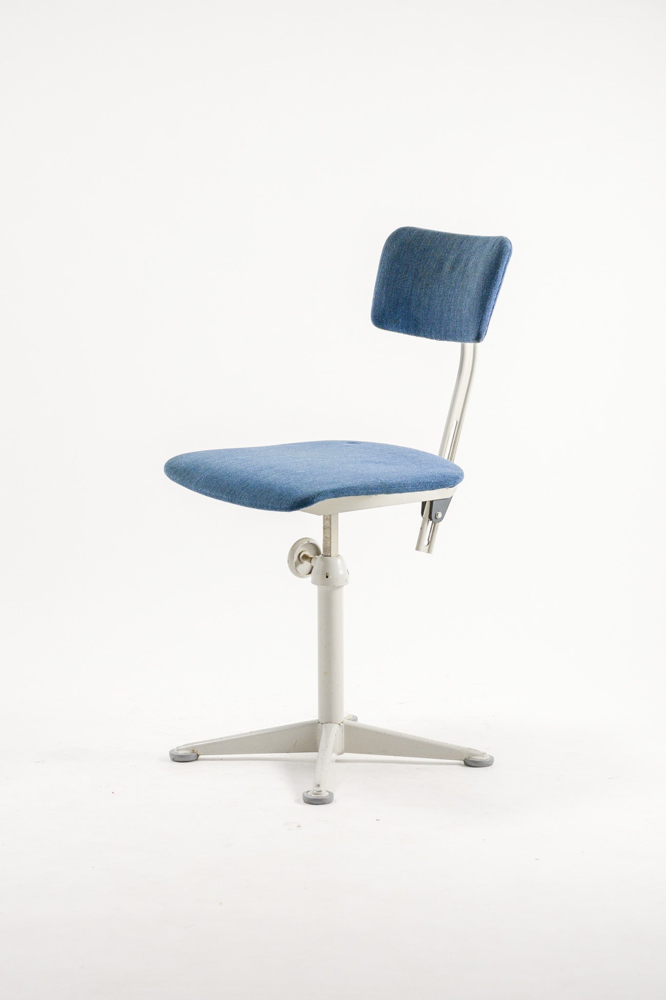 Blue Fabric Swivel Chair / 青ファブリック回転チェア