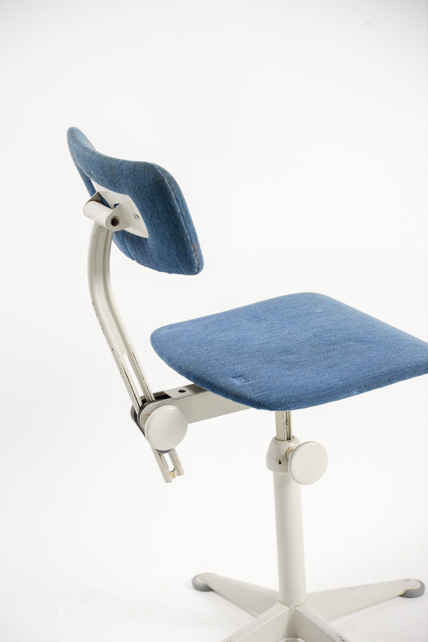 Blue Fabric Swivel Chair / 青ファブリック回転チェア