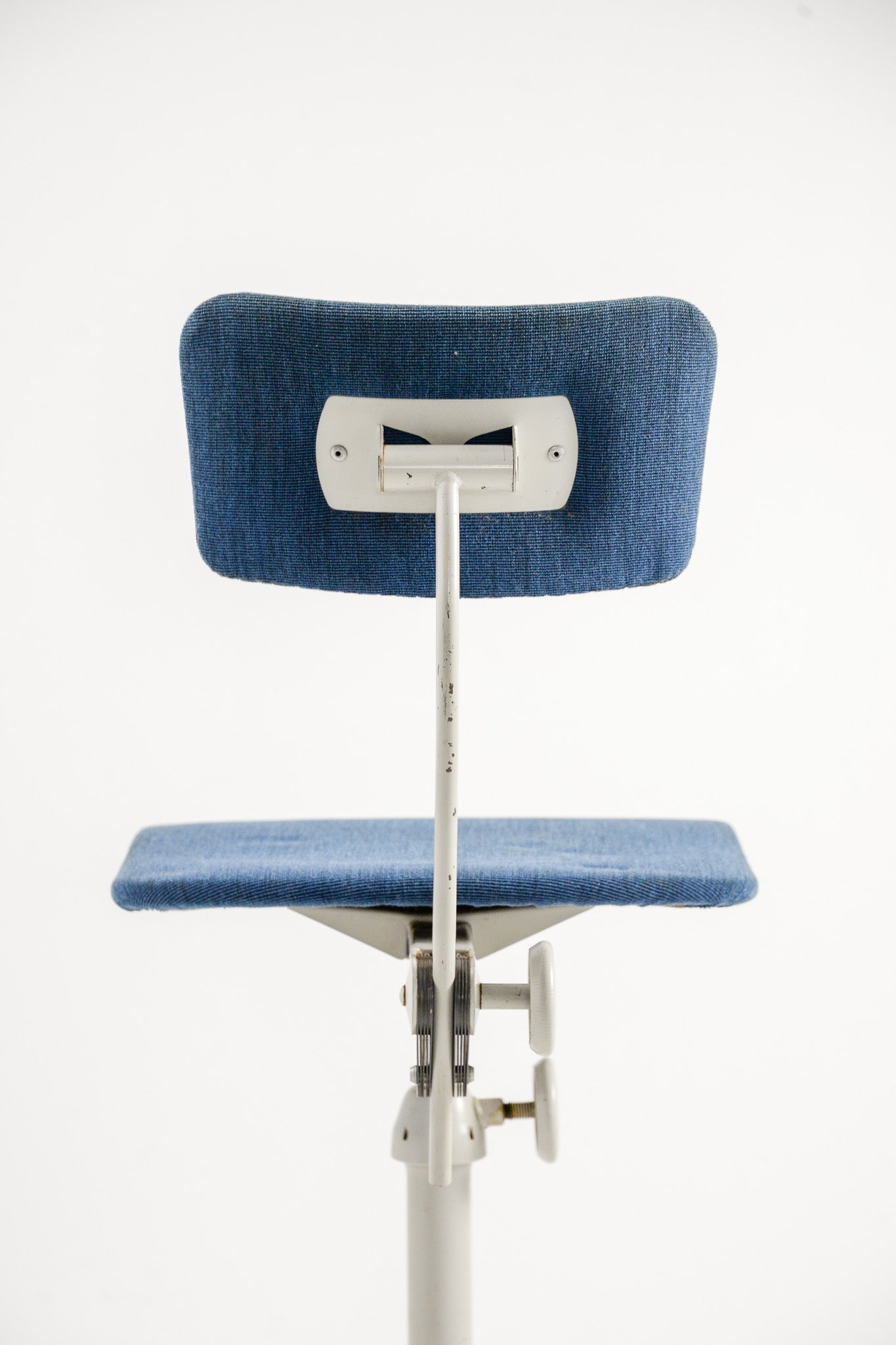 Blue Fabric Swivel Chair / 青ファブリック回転チェア