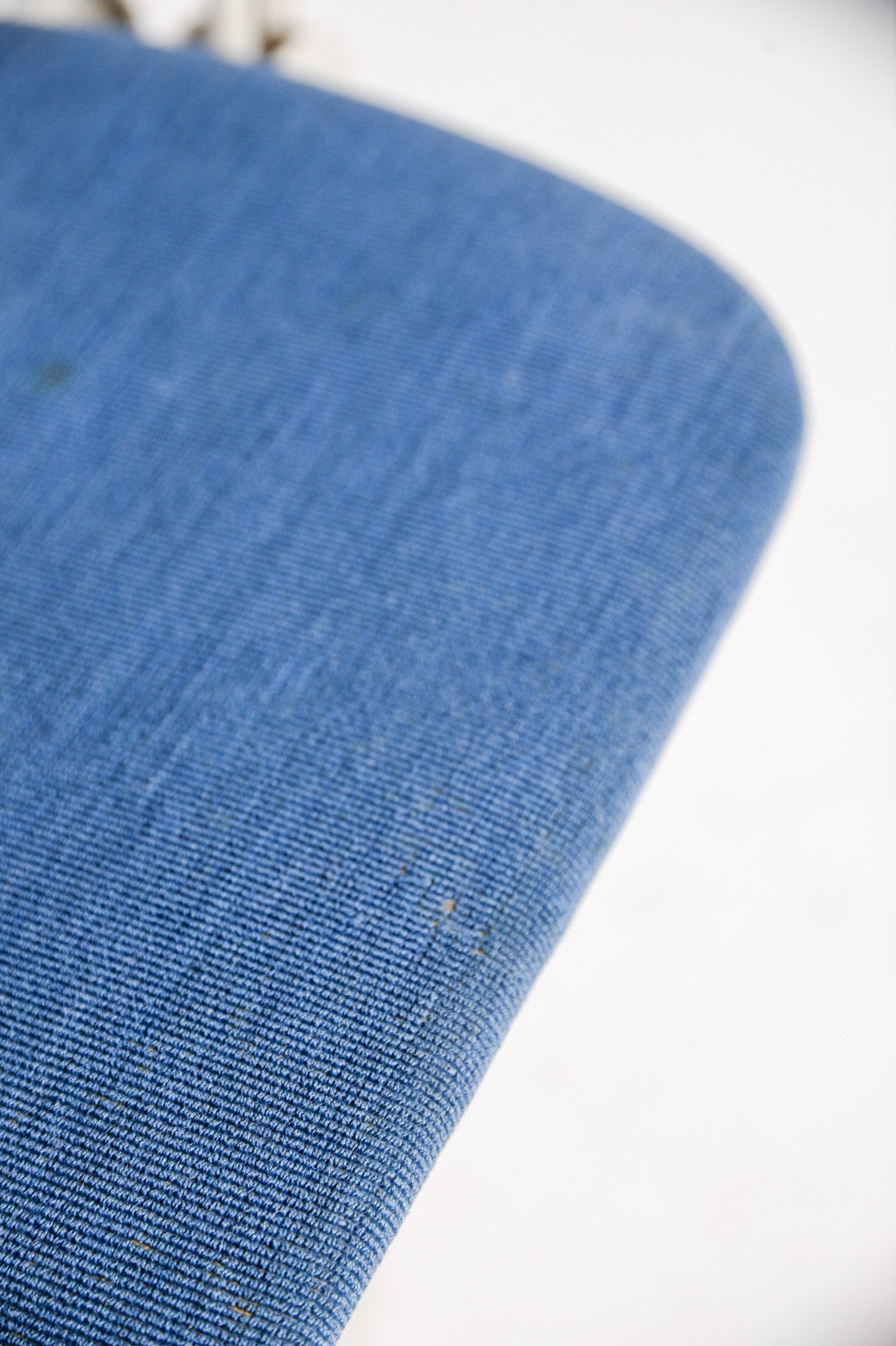 Blue Fabric Swivel Chair / 青ファブリック回転チェア