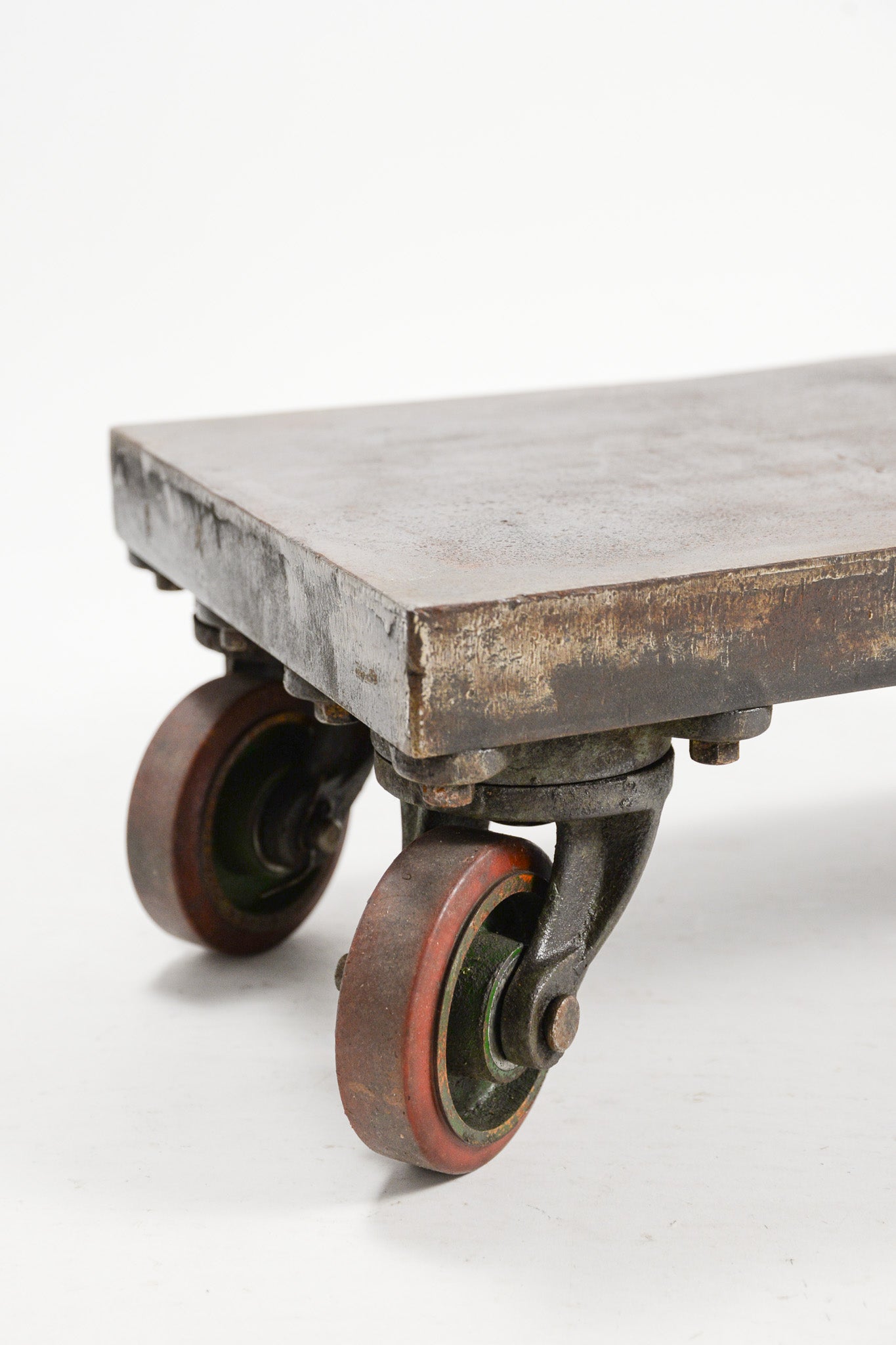 Iron Trolley / 鉄の台車