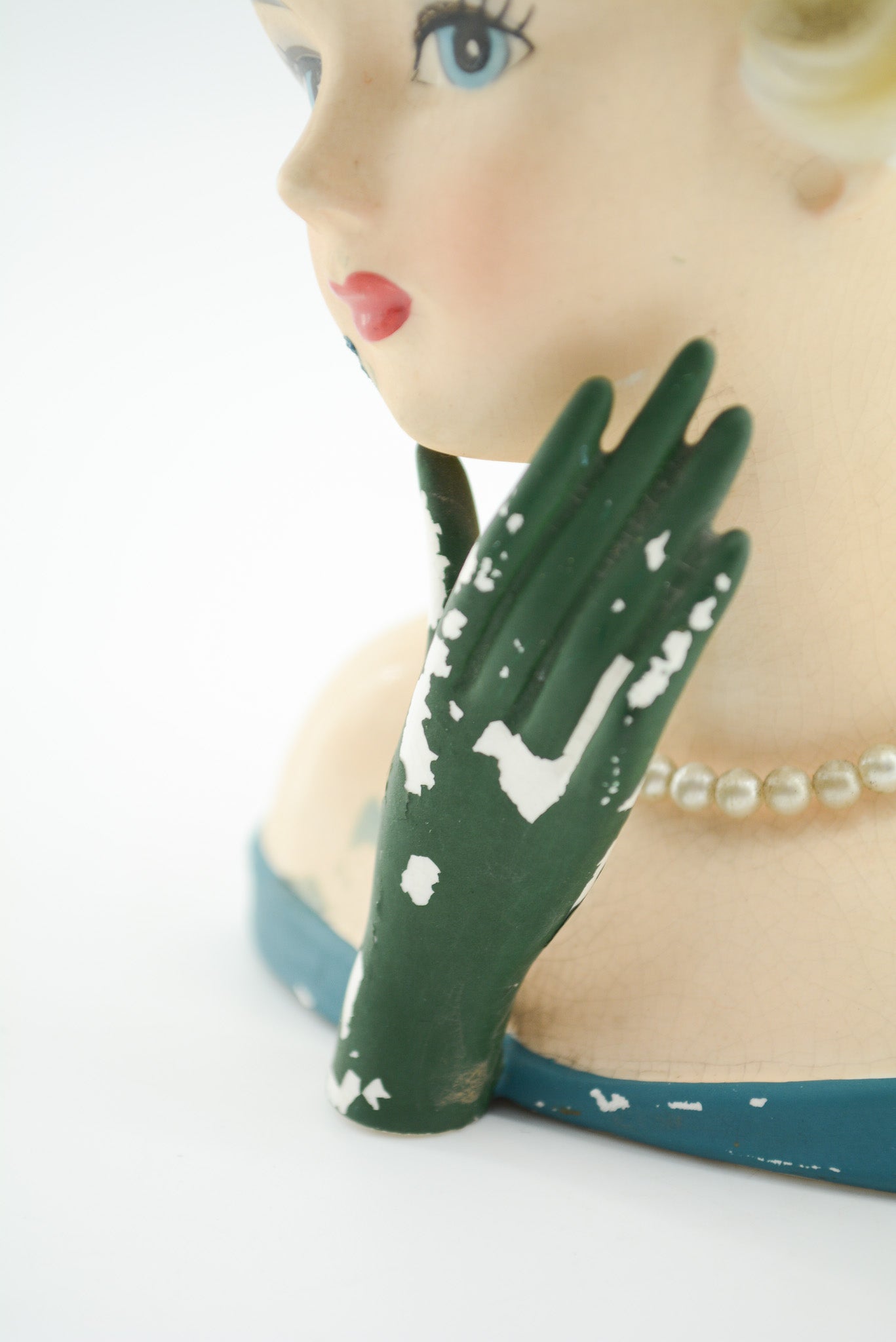 Ceramic Woman Figurine with Glove / 女性 陶器のオブジェ（グローブ付き）