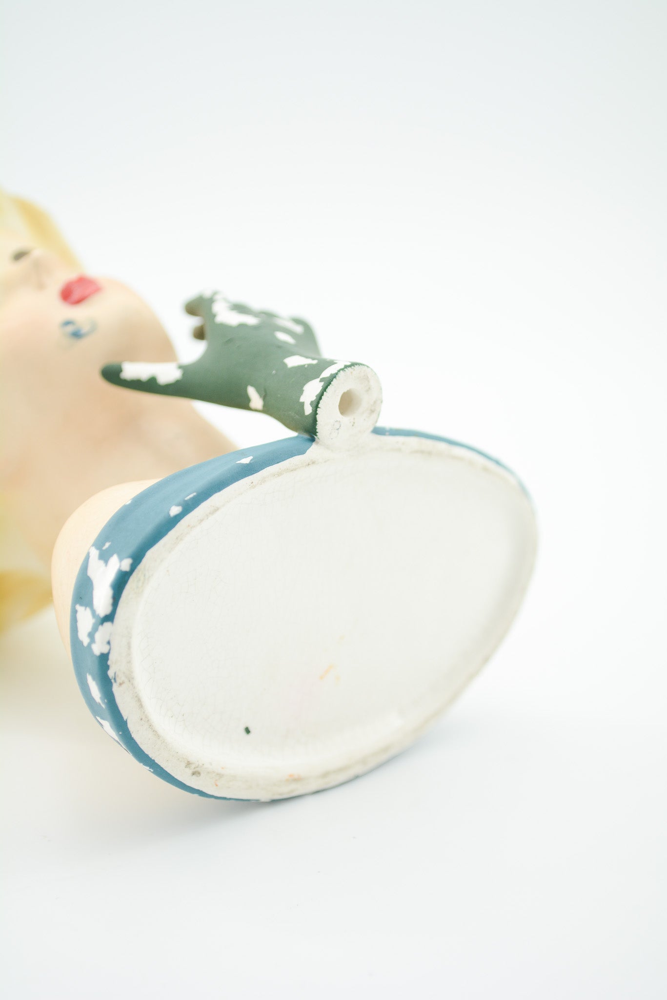 Ceramic Woman Figurine with Glove / 女性 陶器のオブジェ（グローブ付き）