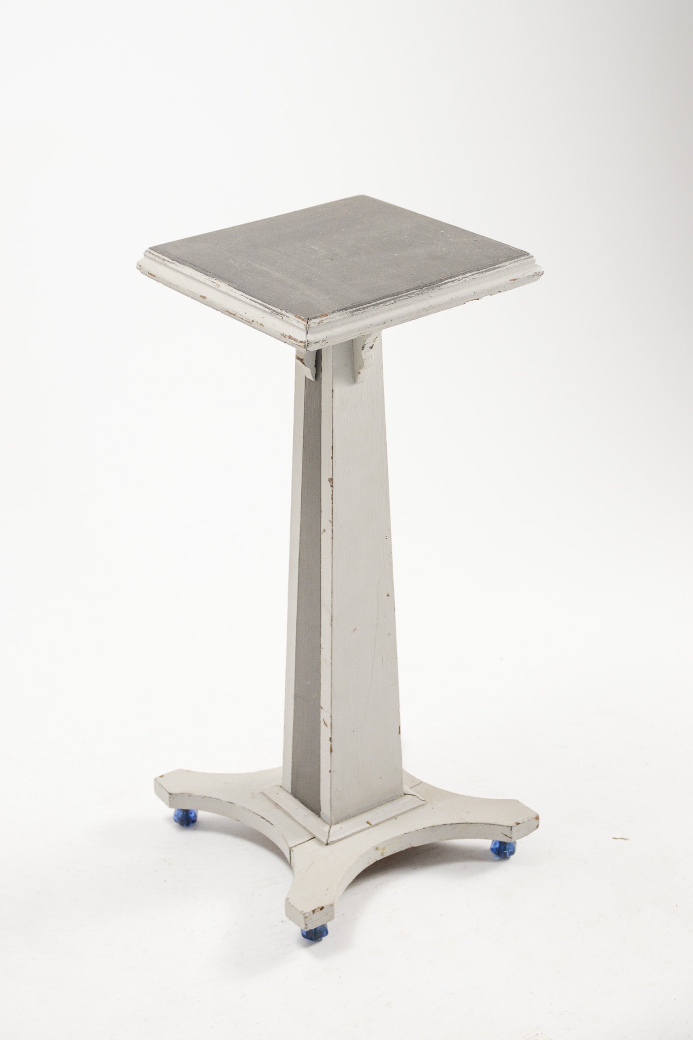 Flower Stand (Grey) / 花台（グレー）