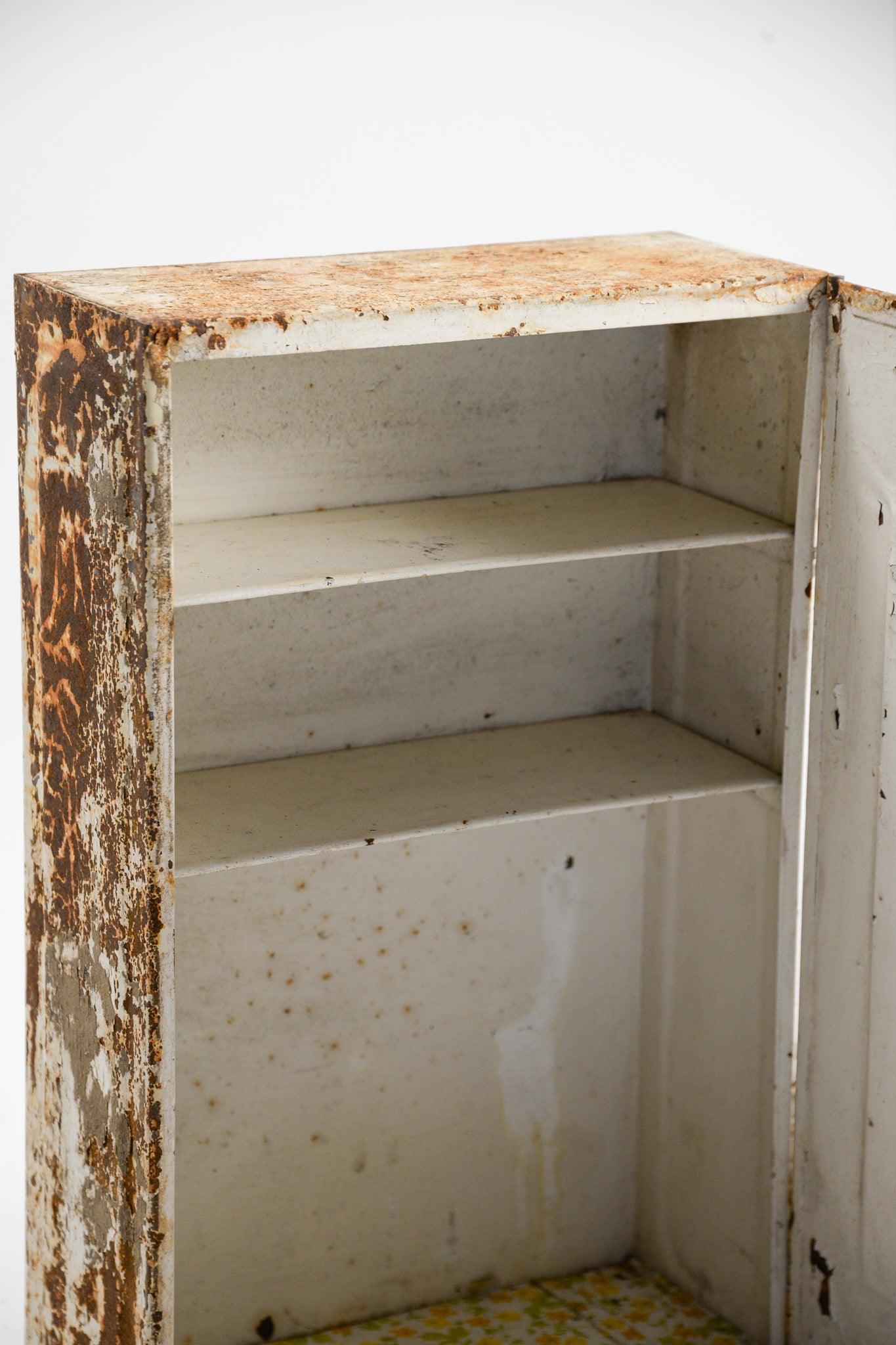Shabby Mirror Cabinet / シャビー洗面戸棚