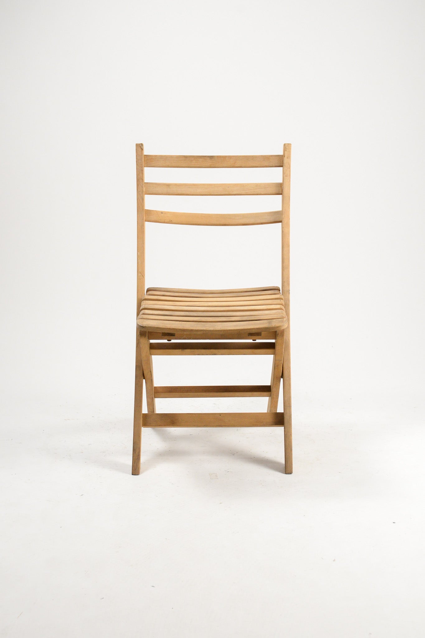 Folding Chair / 折りたたみ椅子