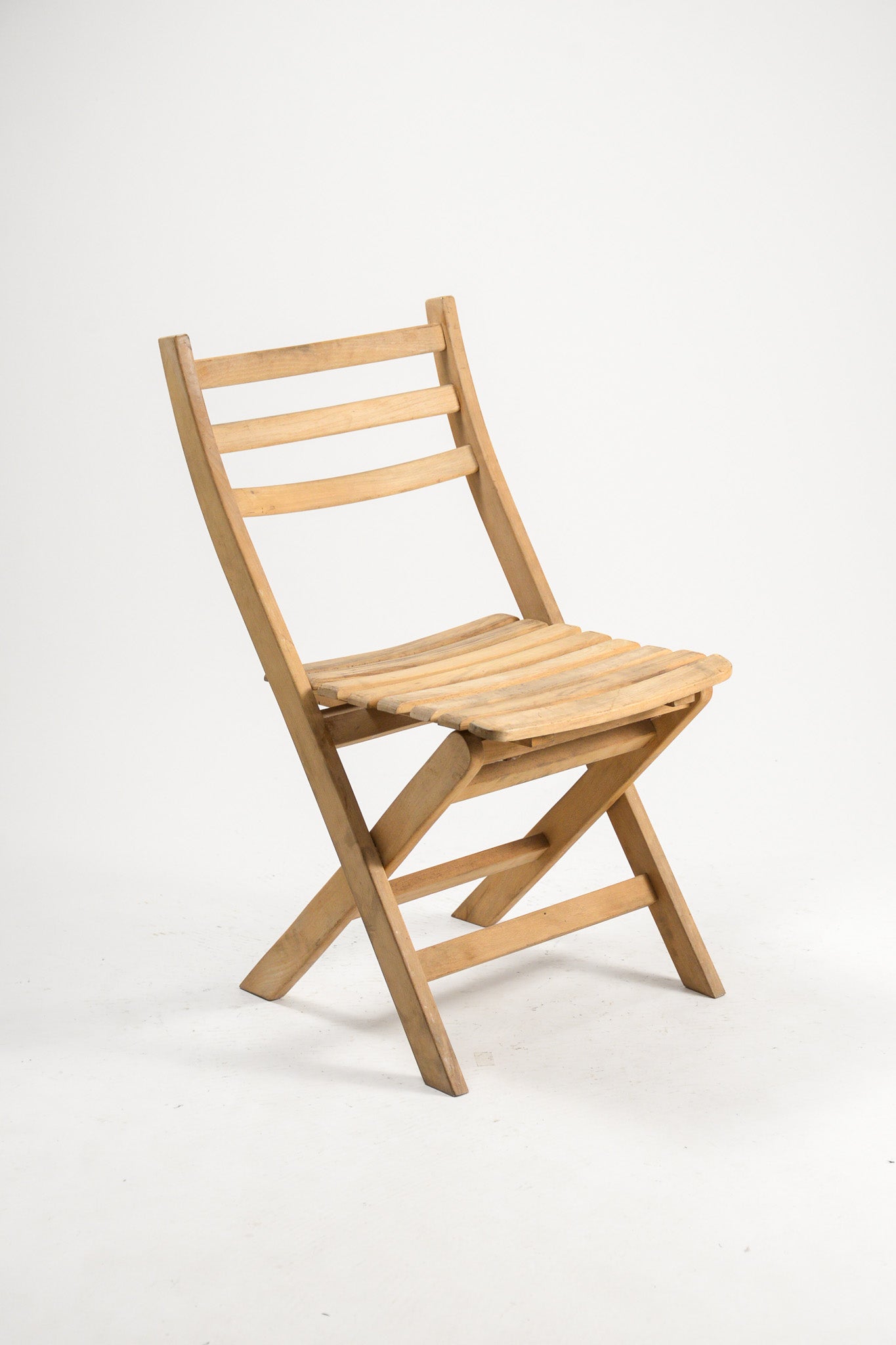 Folding Chair / 折りたたみ椅子