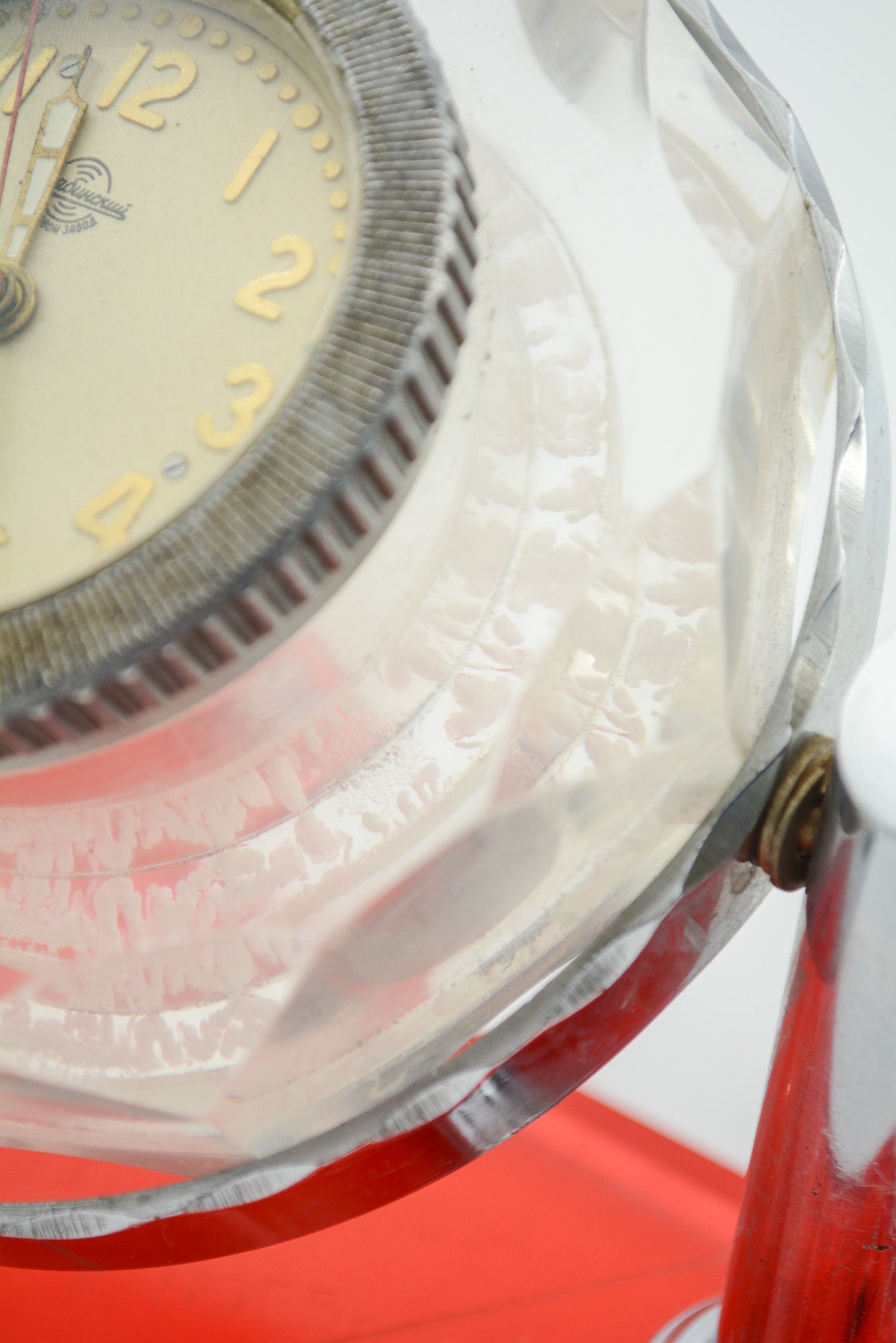 Red and Clear Table Clock / 赤とクリア 置き時計