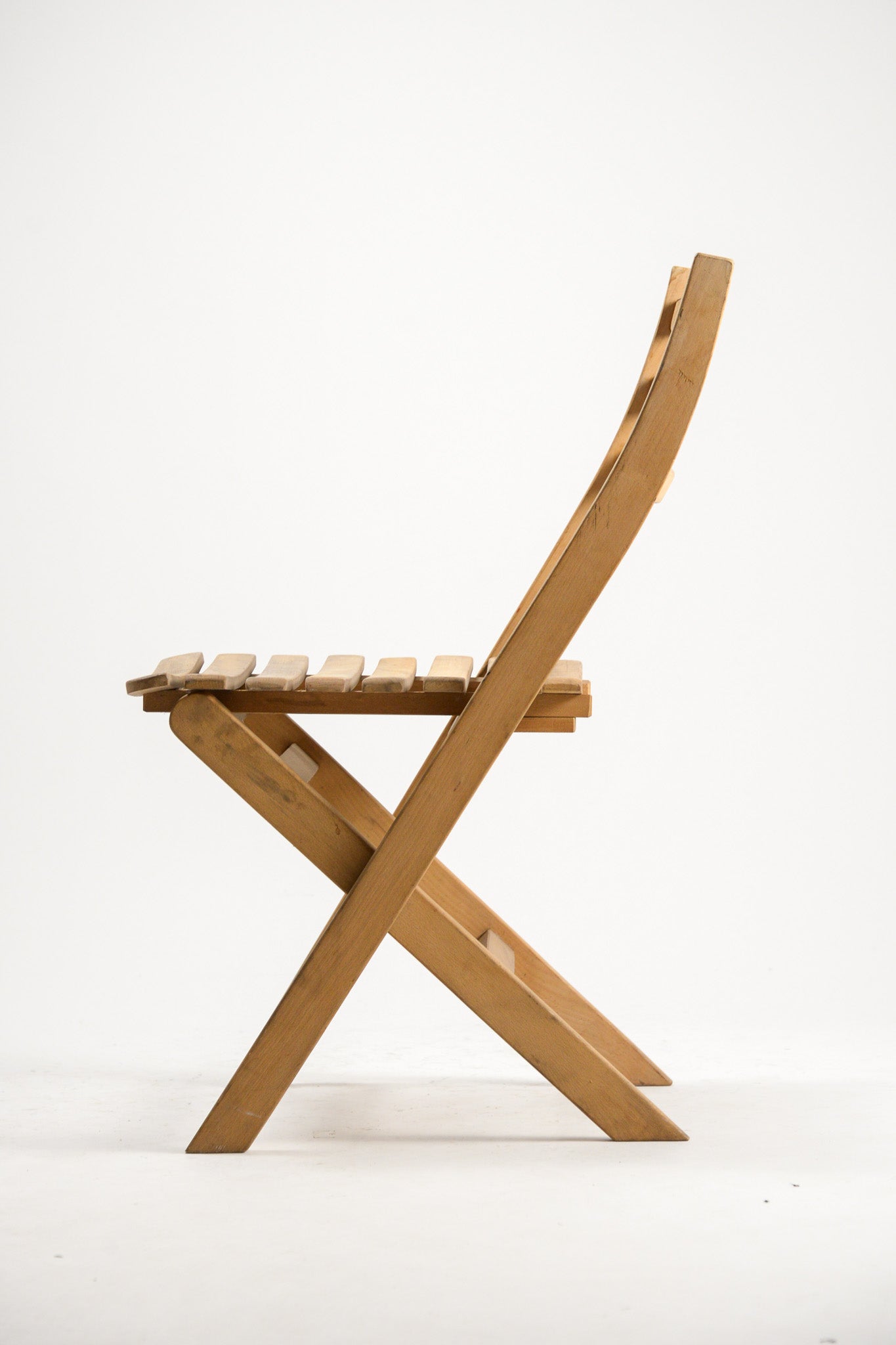 Folding Chair / 折りたたみ椅子