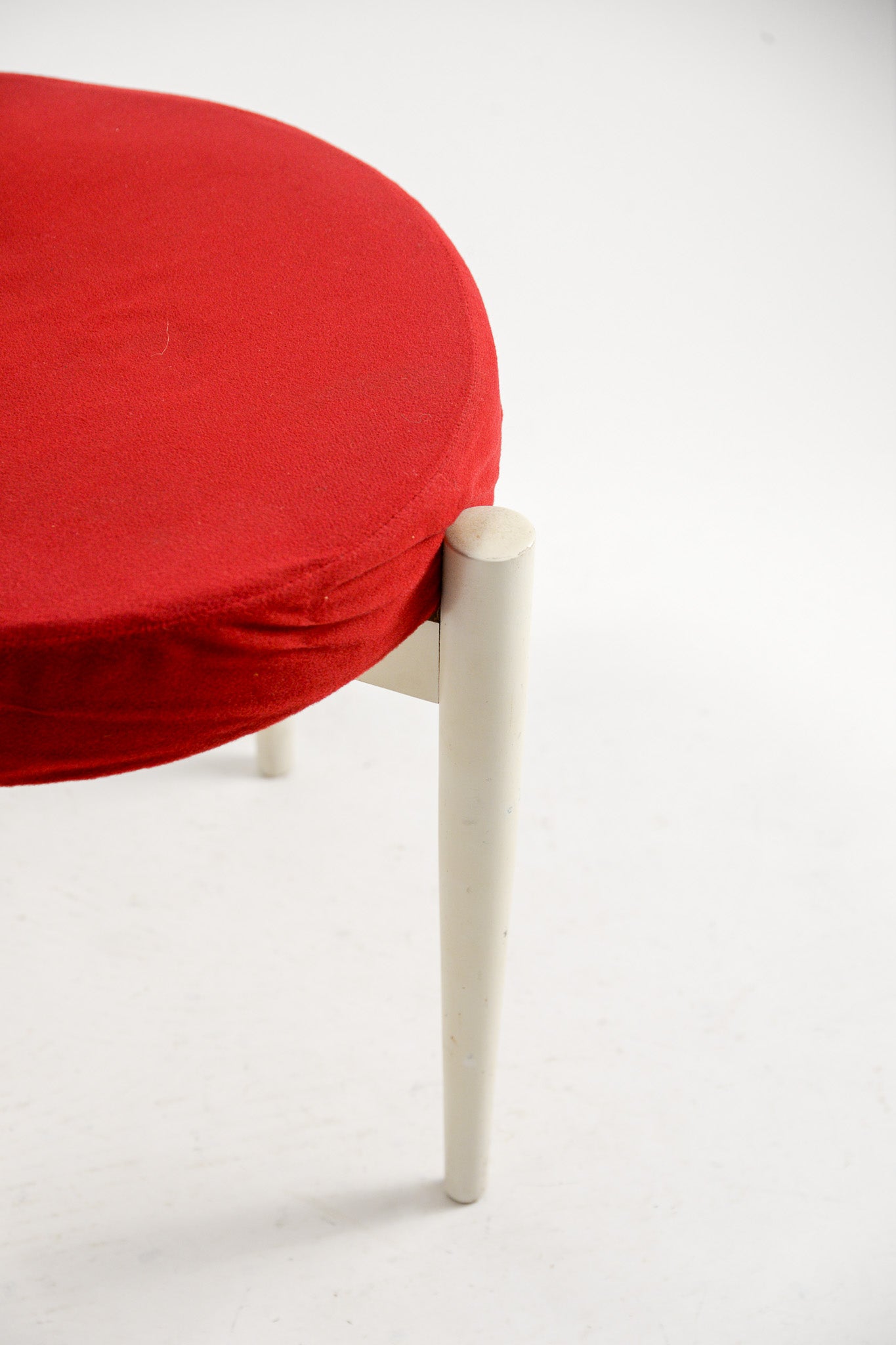 MOFU MOFU Stool Red Fabric / モフモフ 赤ファブリックスツール