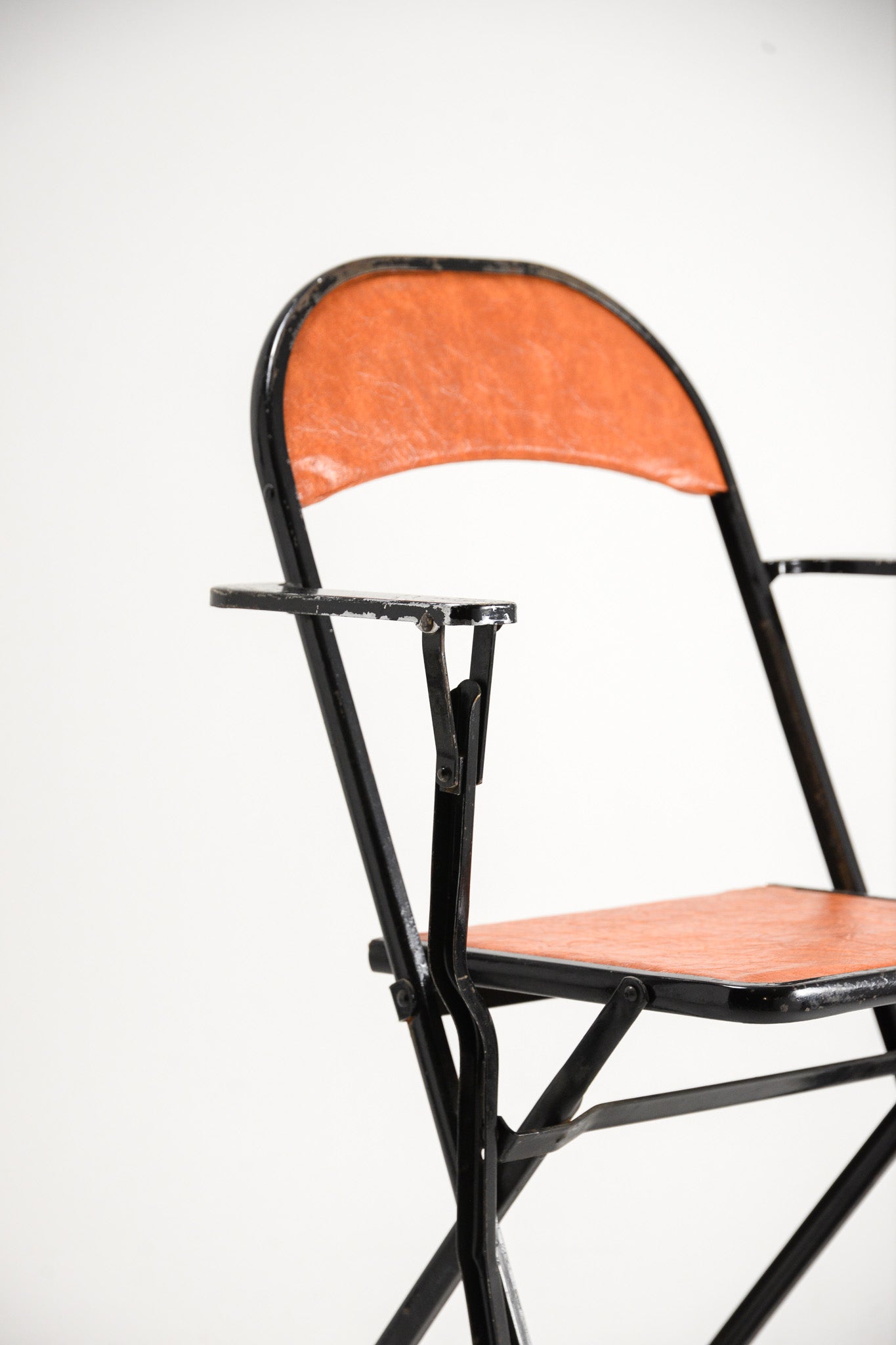 Metal Folding Chair with Armrests / メタルフレーム折りたたみ椅子