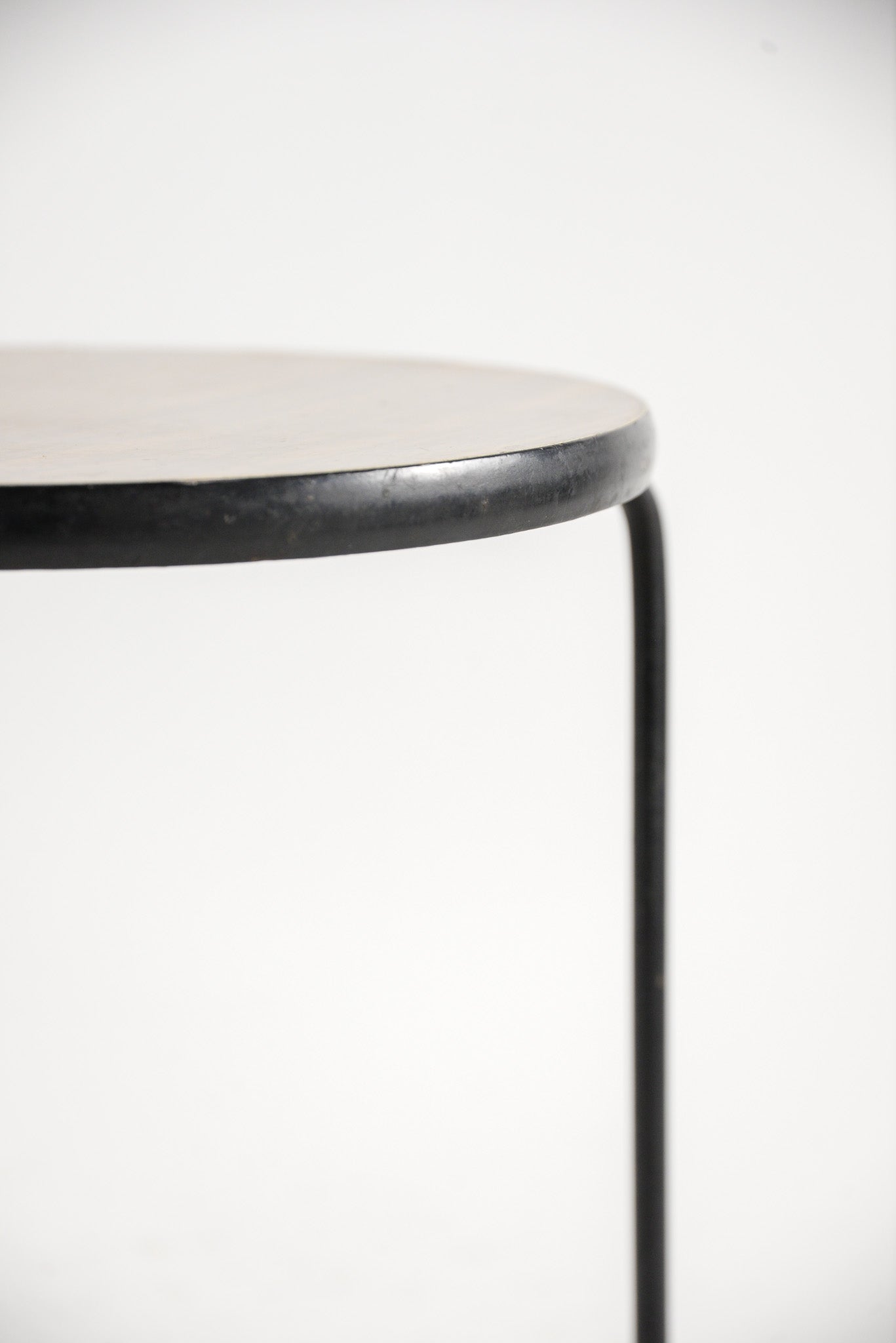 Round Side Table / 丸いサイドテーブル