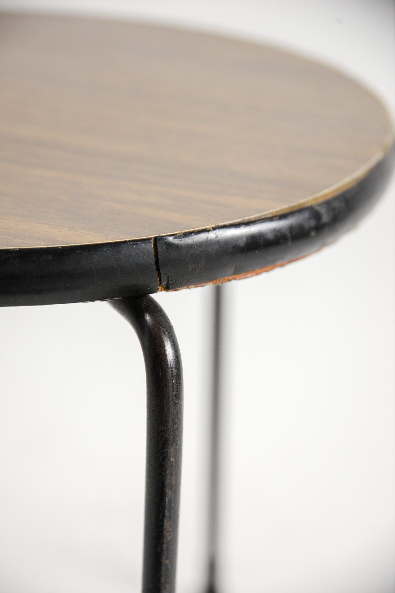 Round Side Table / 丸いサイドテーブル