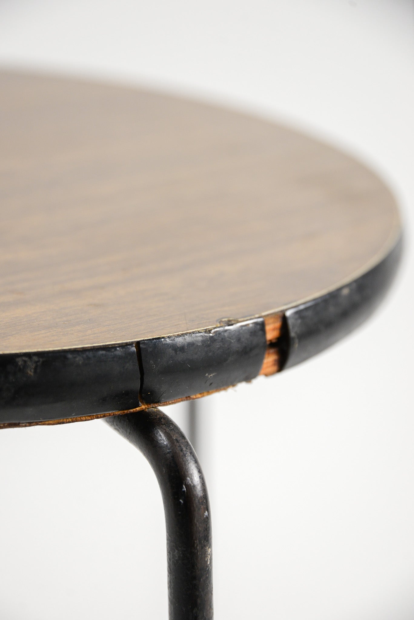 Round Side Table / 丸いサイドテーブル