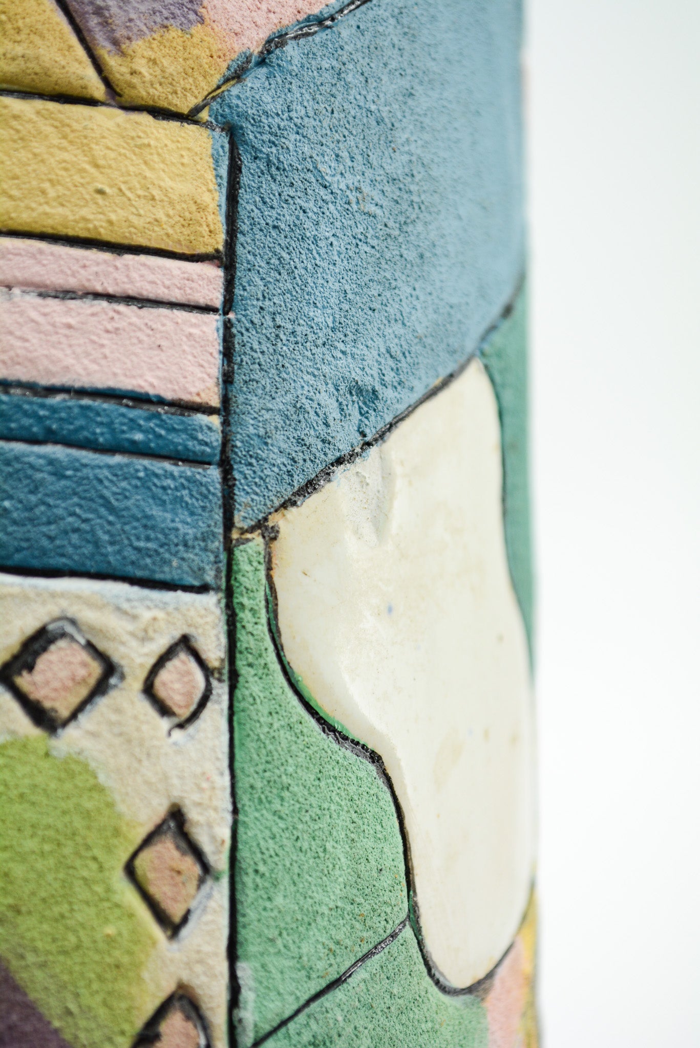 Cylindrical Art Pottery Vase with Abstract Motif / 抽象図案 シリンダー花瓶