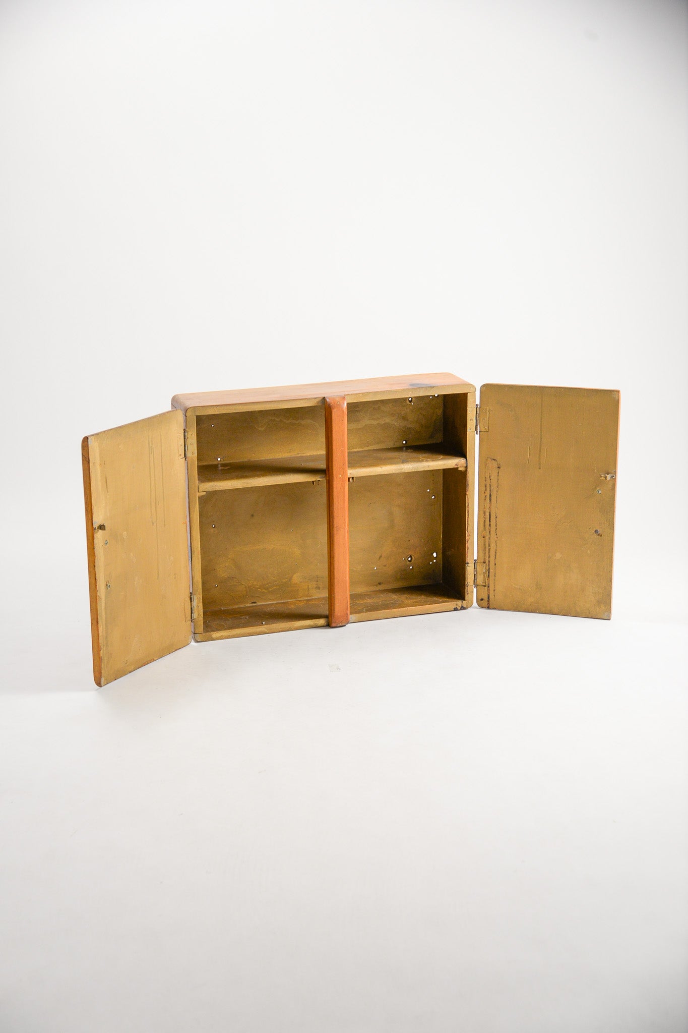 Wooden Wall Shelf with Lion Handle / ライオン取手 木製壁付け棚