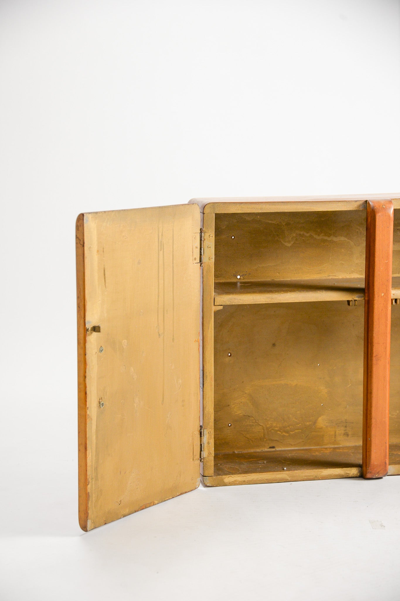 Wooden Wall Shelf with Lion Handle / ライオン取手 木製壁付け棚