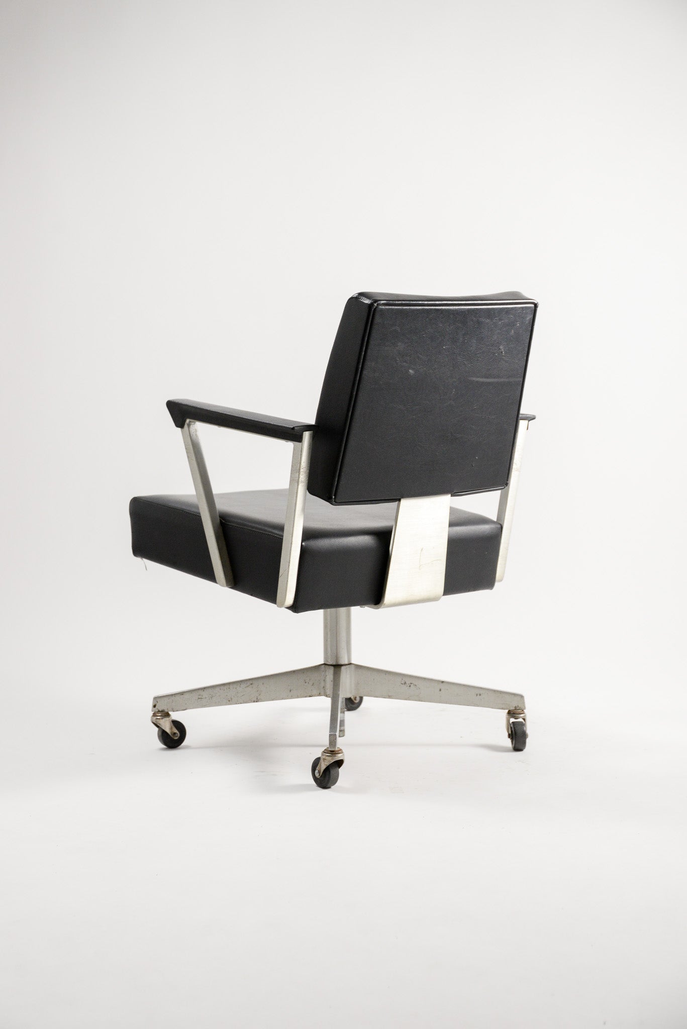 Vintage "Good Form" Aluminum Armchair / ヴィンテージ "グッドフォーム" アルミ アームチェア