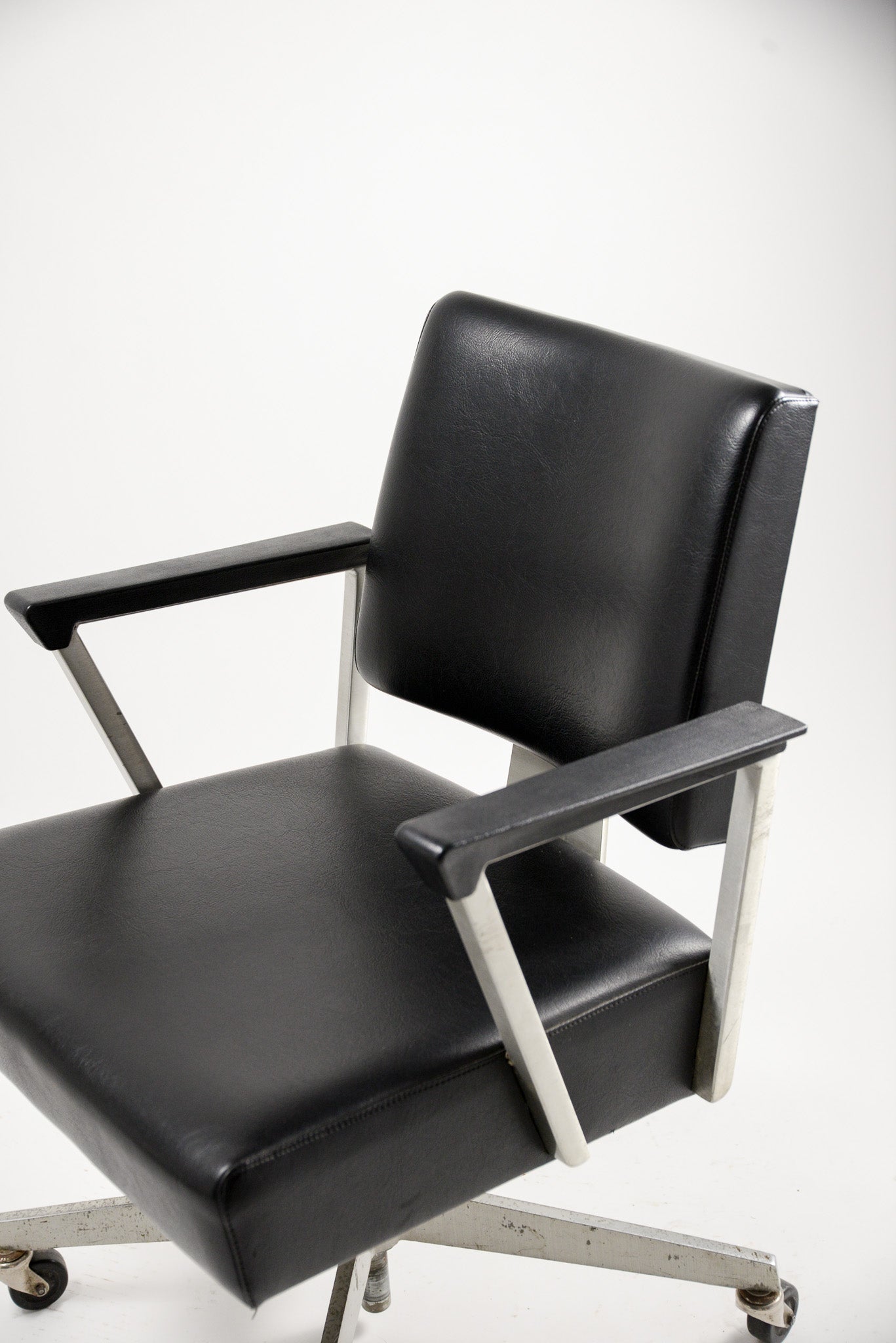 Vintage "Good Form" Aluminum Armchair / ヴィンテージ "グッドフォーム" アルミ アームチェア