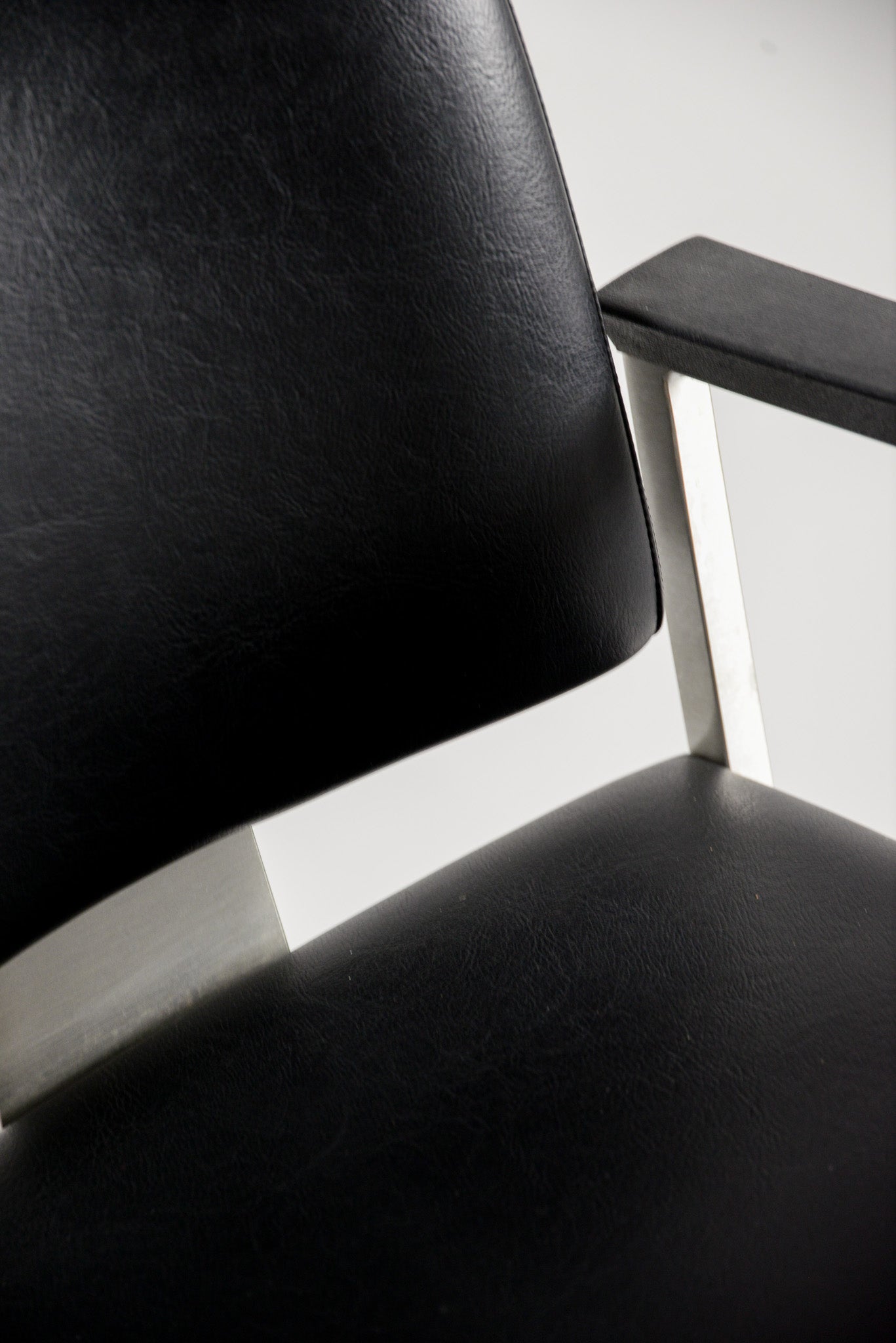 Vintage "Good Form" Aluminum Armchair / ヴィンテージ "グッドフォーム" アルミ アームチェア
