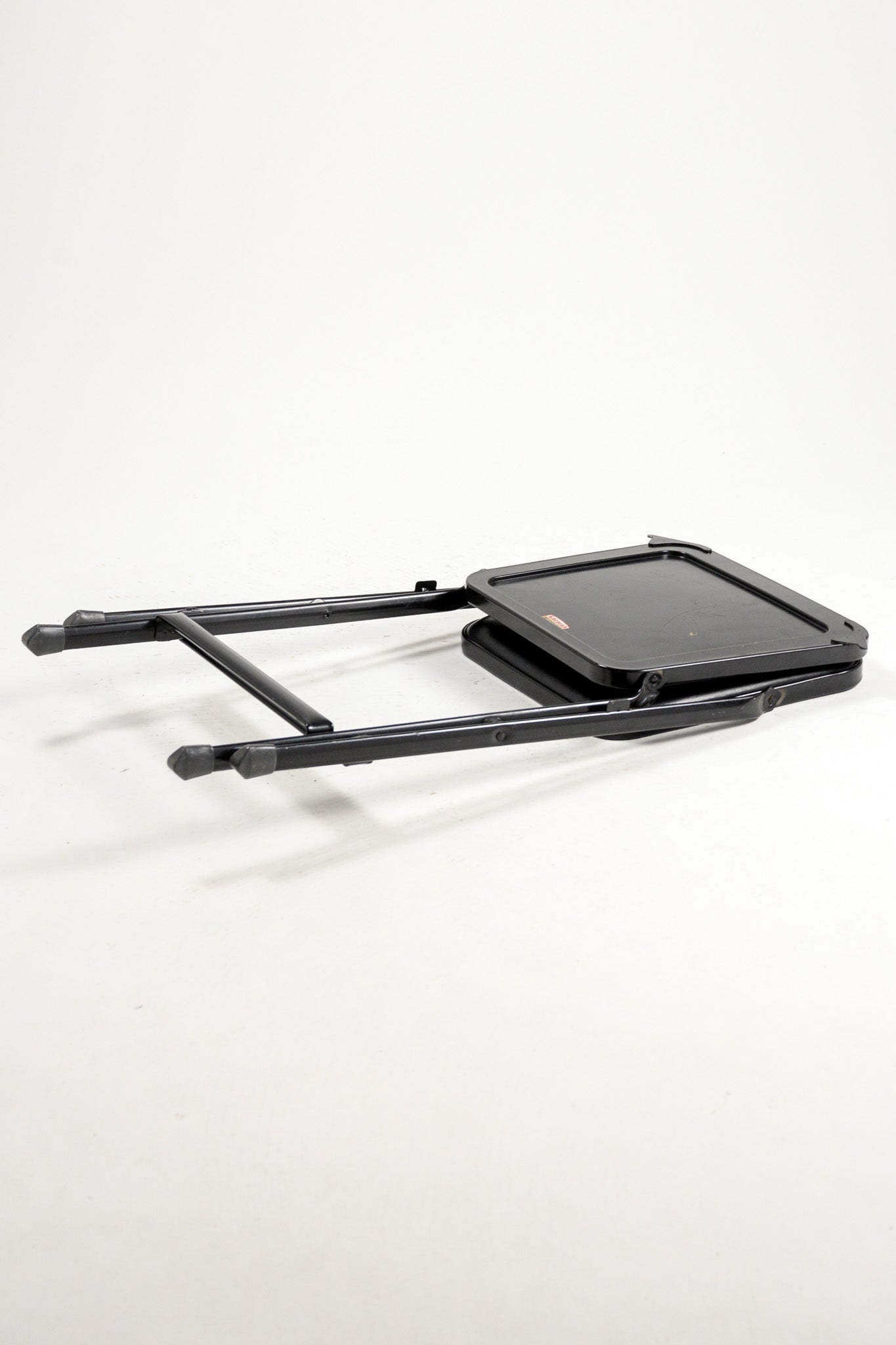 KRUEGER Black Fabric Metal Folding Chair / KRUEGER 黒ファブリック メタル折りたたみイス