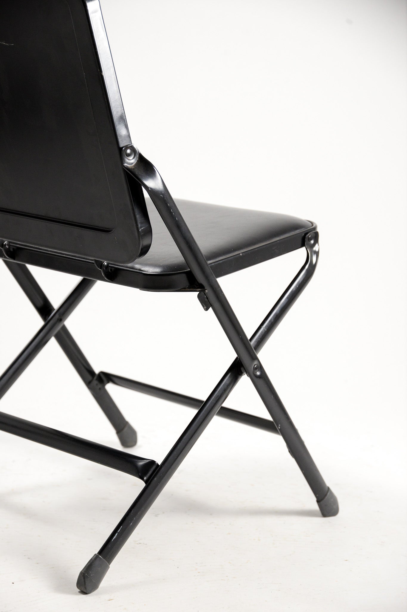 KRUEGER Black Fabric Metal Folding Chair / KRUEGER 黒ファブリック メタル折りたたみイス
