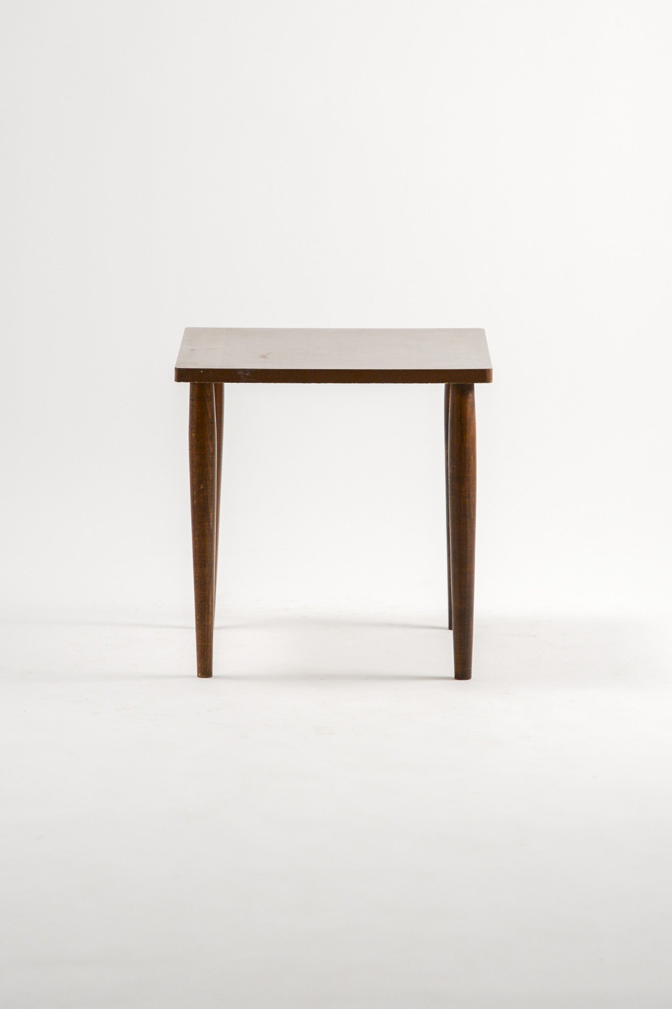 Square Side Table / 小ぶりなサイドテーブル