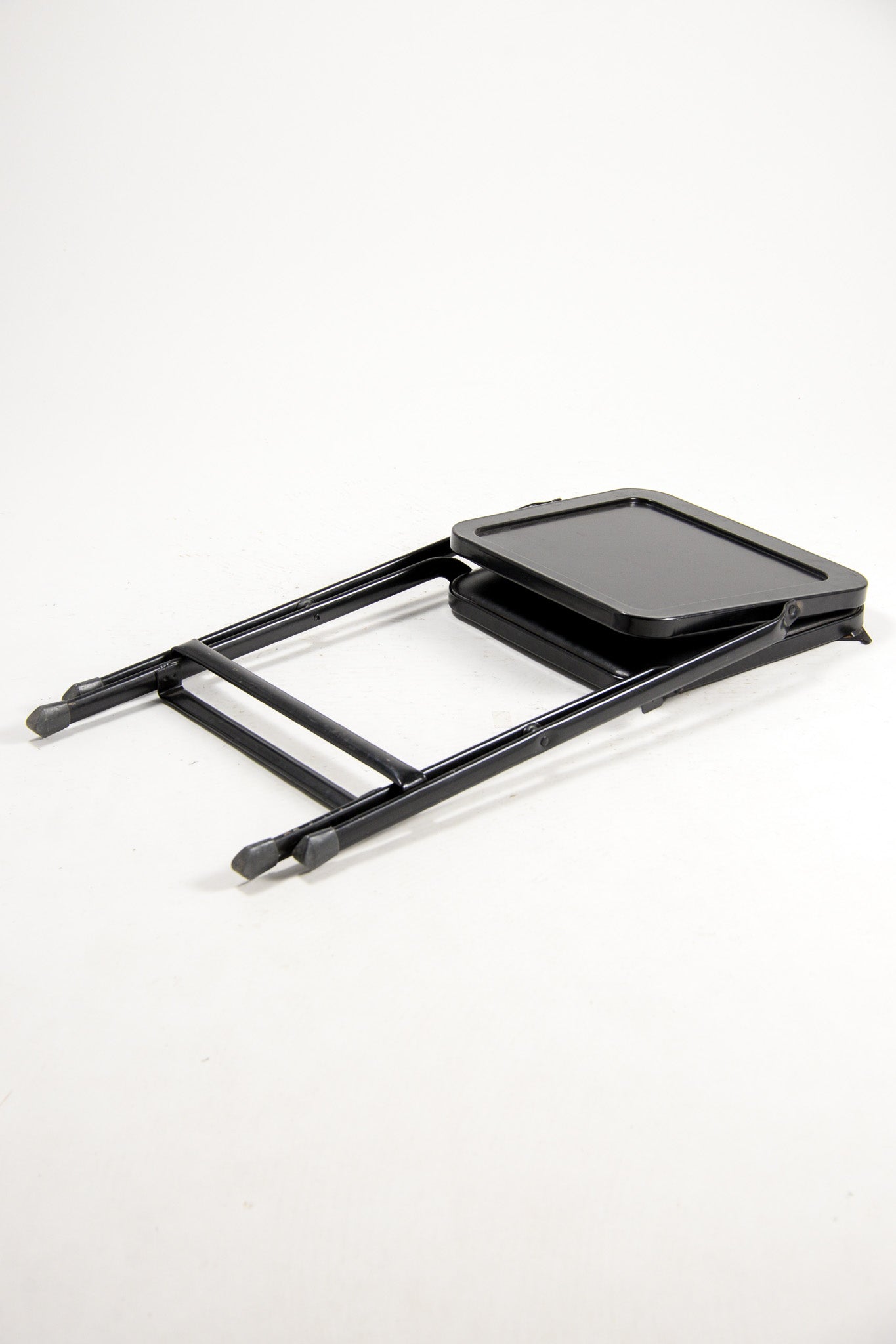 KRUEGER Black Fabric Metal Folding Chair / KRUEGER 黒ファブリック メタル折りたたみイス