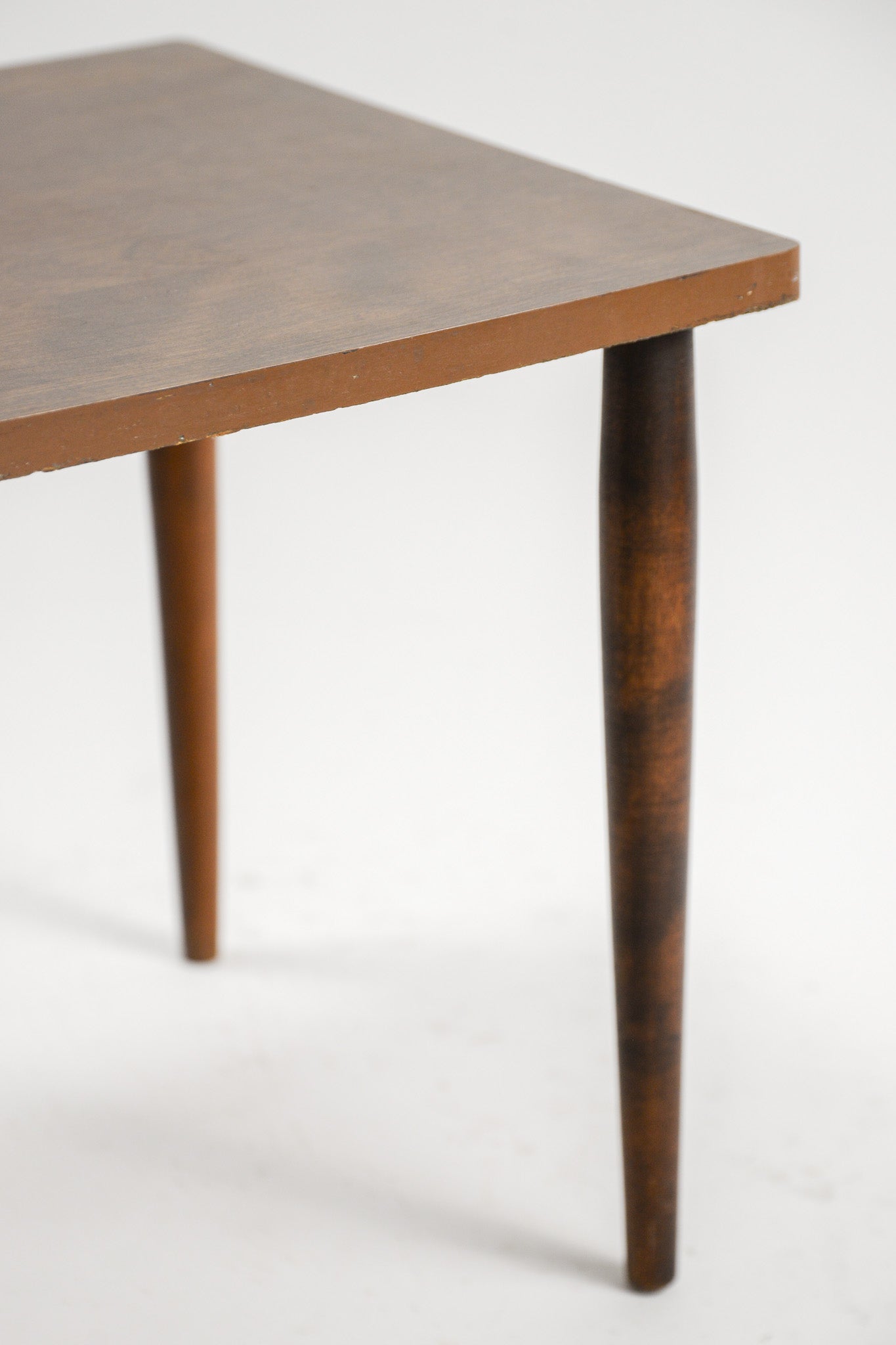 Square Side Table / 小ぶりなサイドテーブル