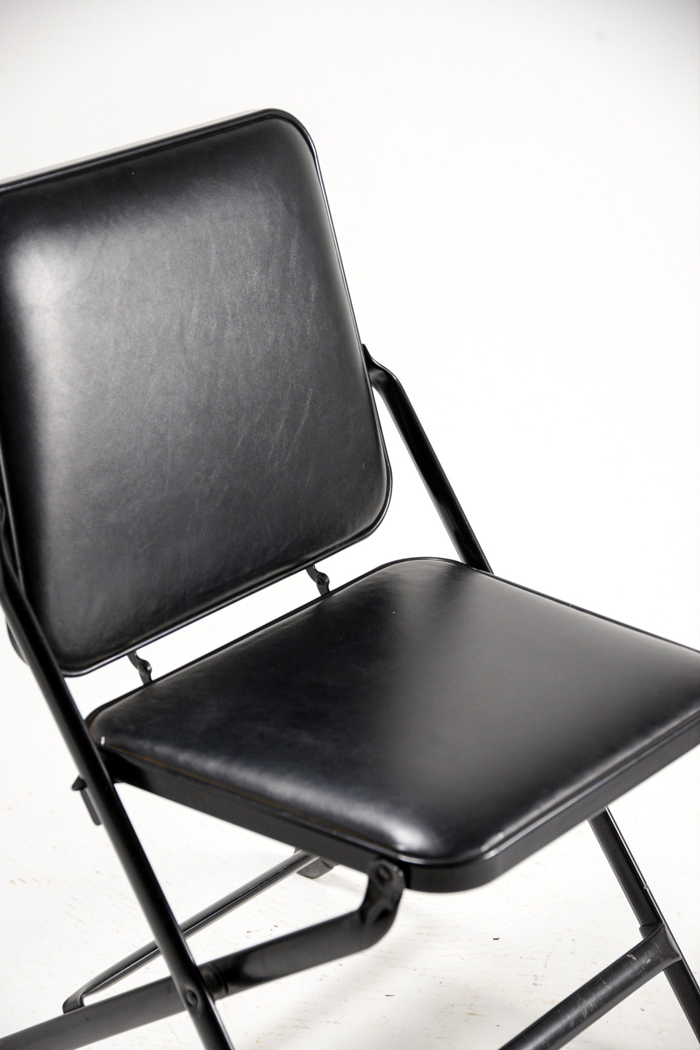 KRUEGER Black Fabric Metal Folding Chair / KRUEGER 黒ファブリック メタル折りたたみイス